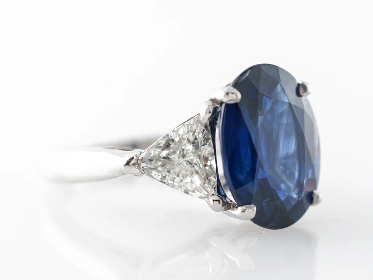 5.30 Carat Oval Sapphire & Trilliant Cut Diamond Engagement Ring - Image 3