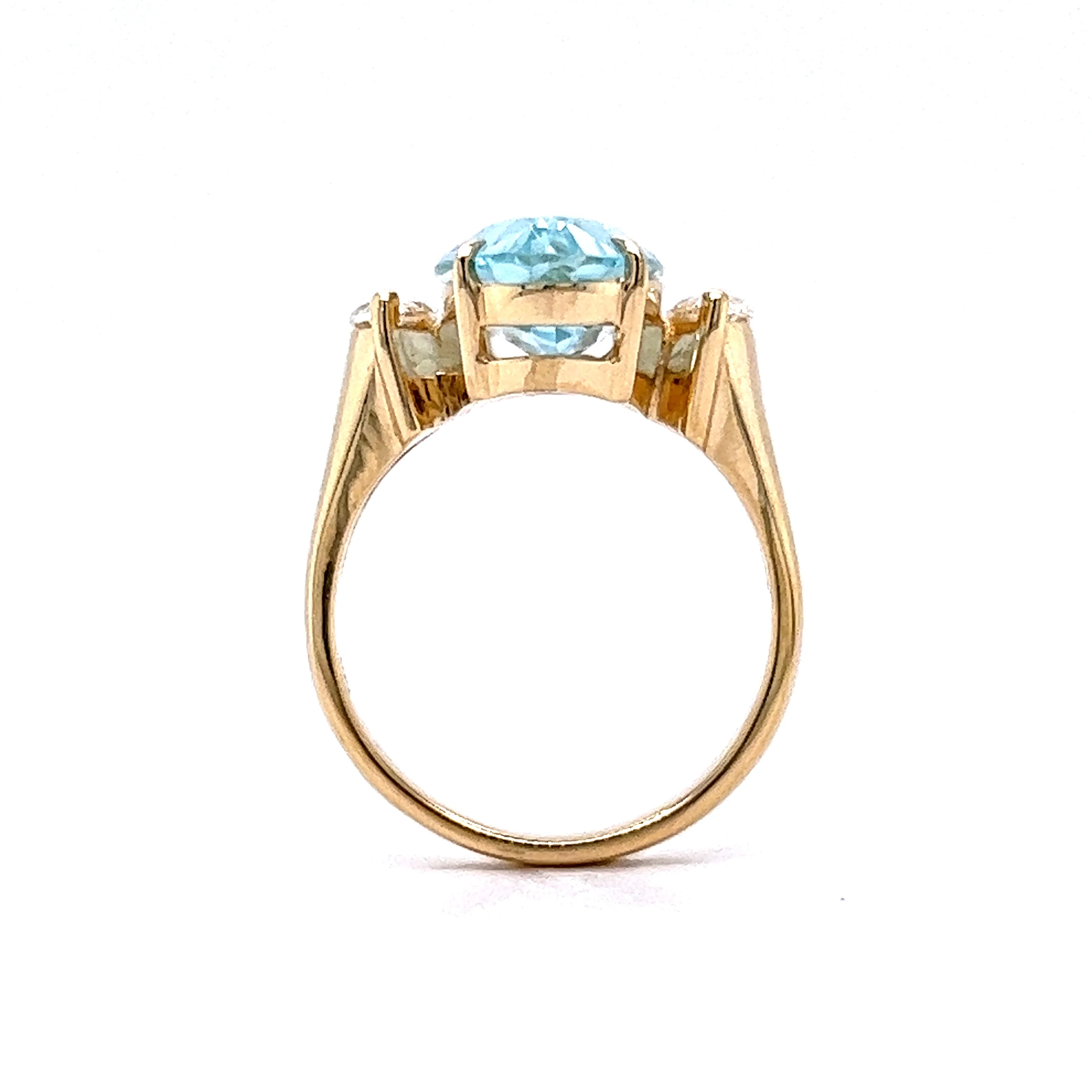 5.50 Oval Aquamarine & Diamond Ring in 14k Yellow Gold - Image 4