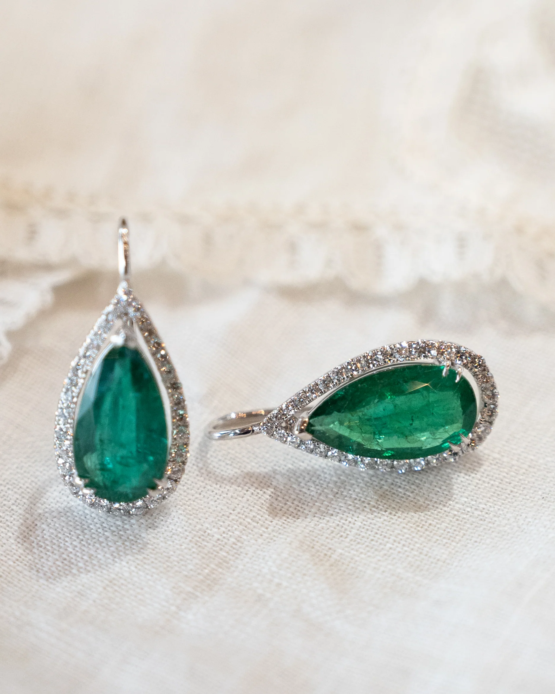 5.52 Pear Cut Emerald Drop Earrings 18k White Gold - Image 4