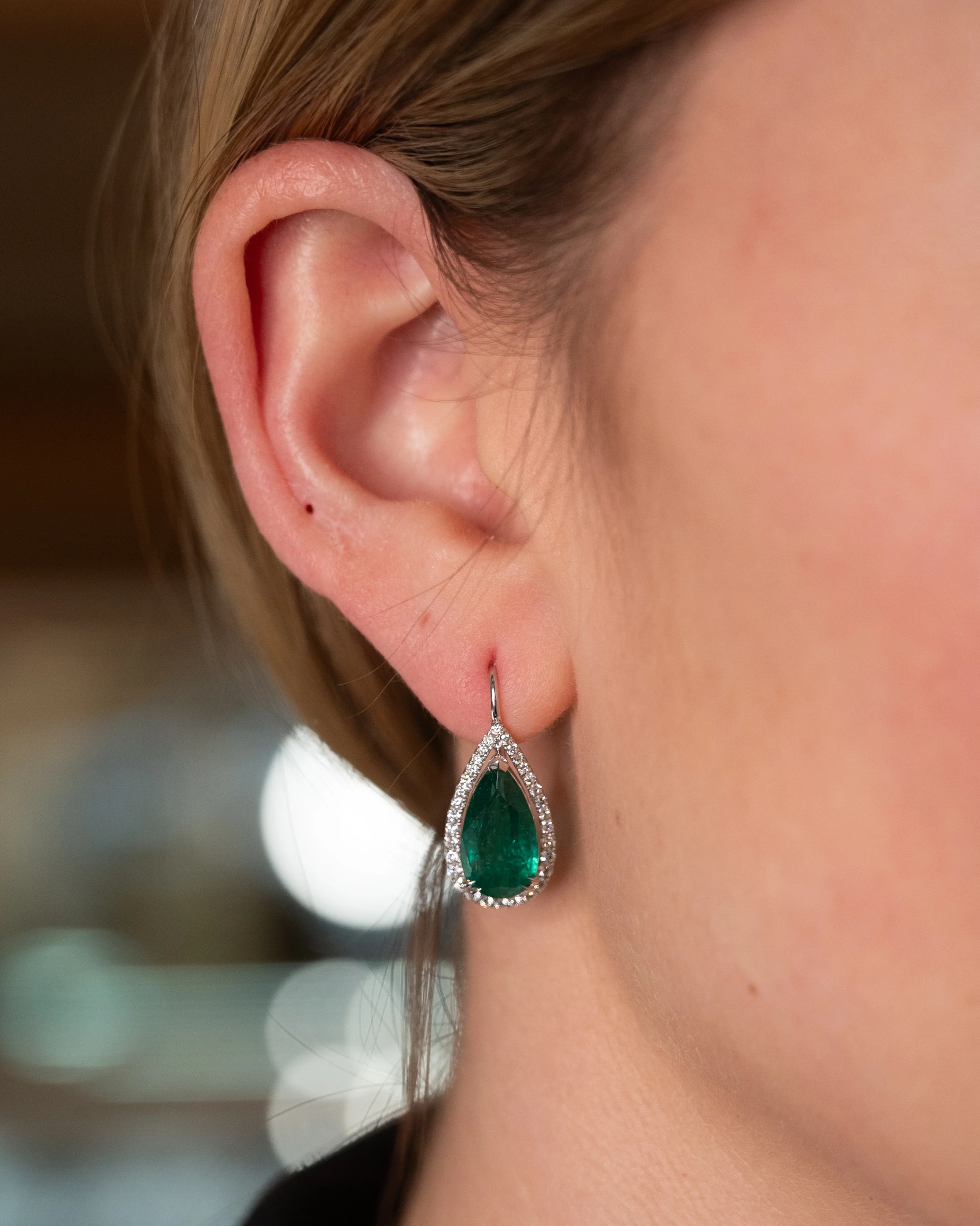 5.52 Pear Cut Emerald Drop Earrings 18k White Gold - Image 5