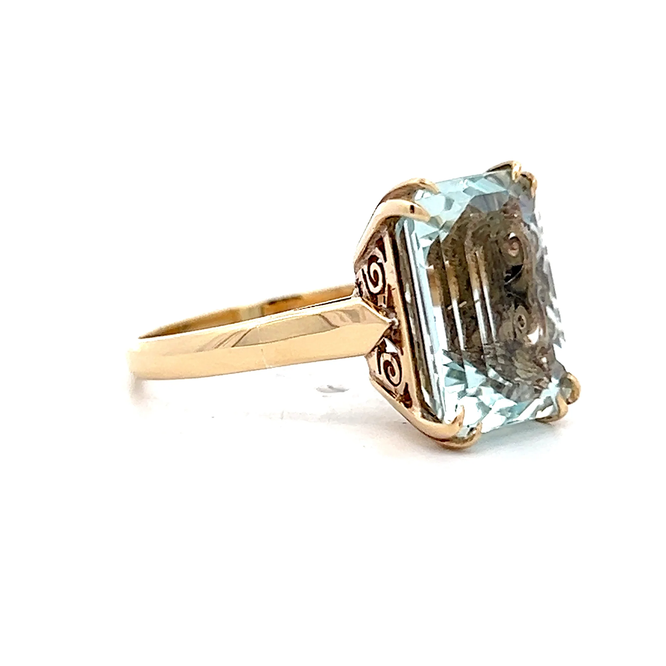 5.67 Vintage Aquamarine Cocktail Ring in 14k Yellow Gold - Image 3