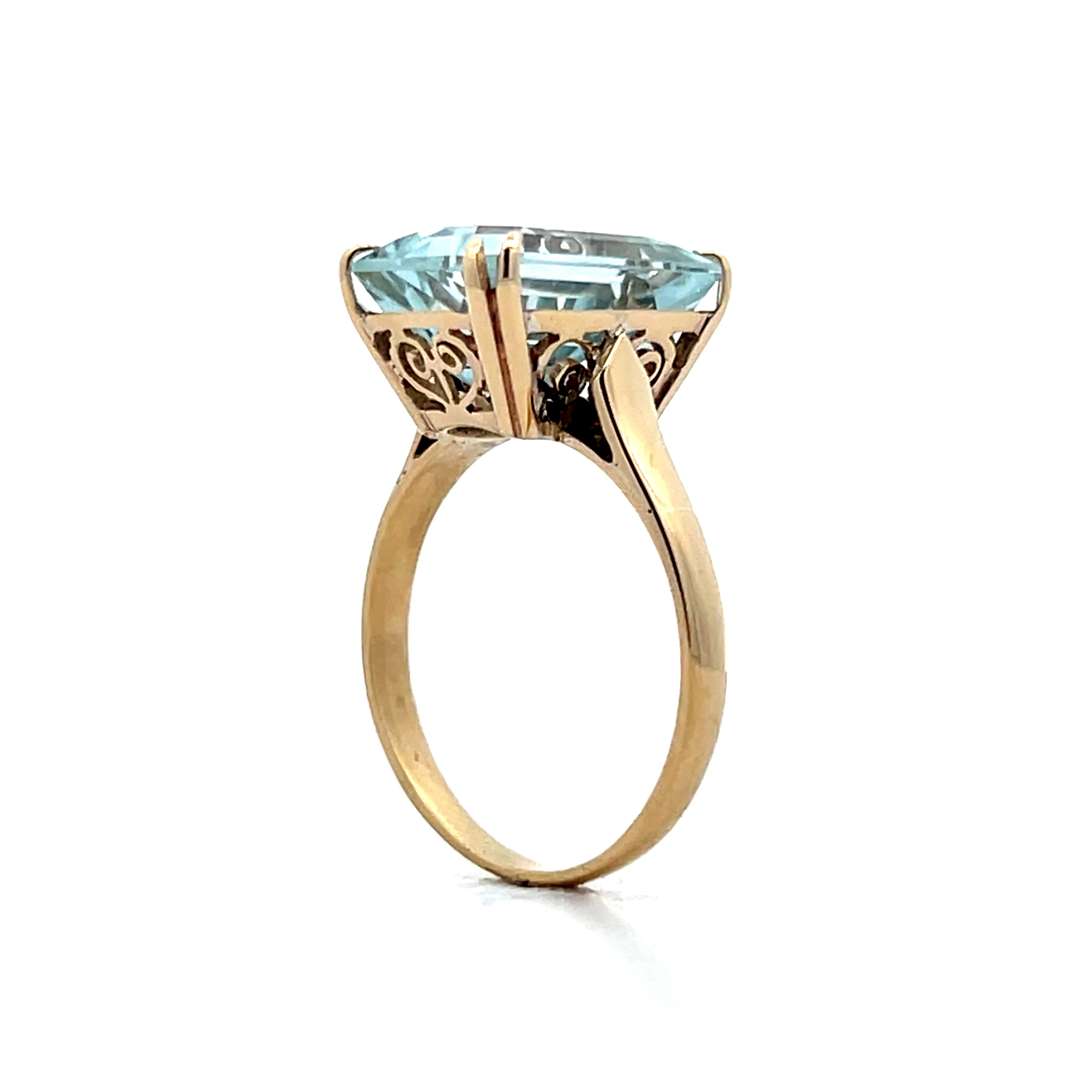 5.67 Vintage Aquamarine Cocktail Ring in 14k Yellow Gold - Image 5