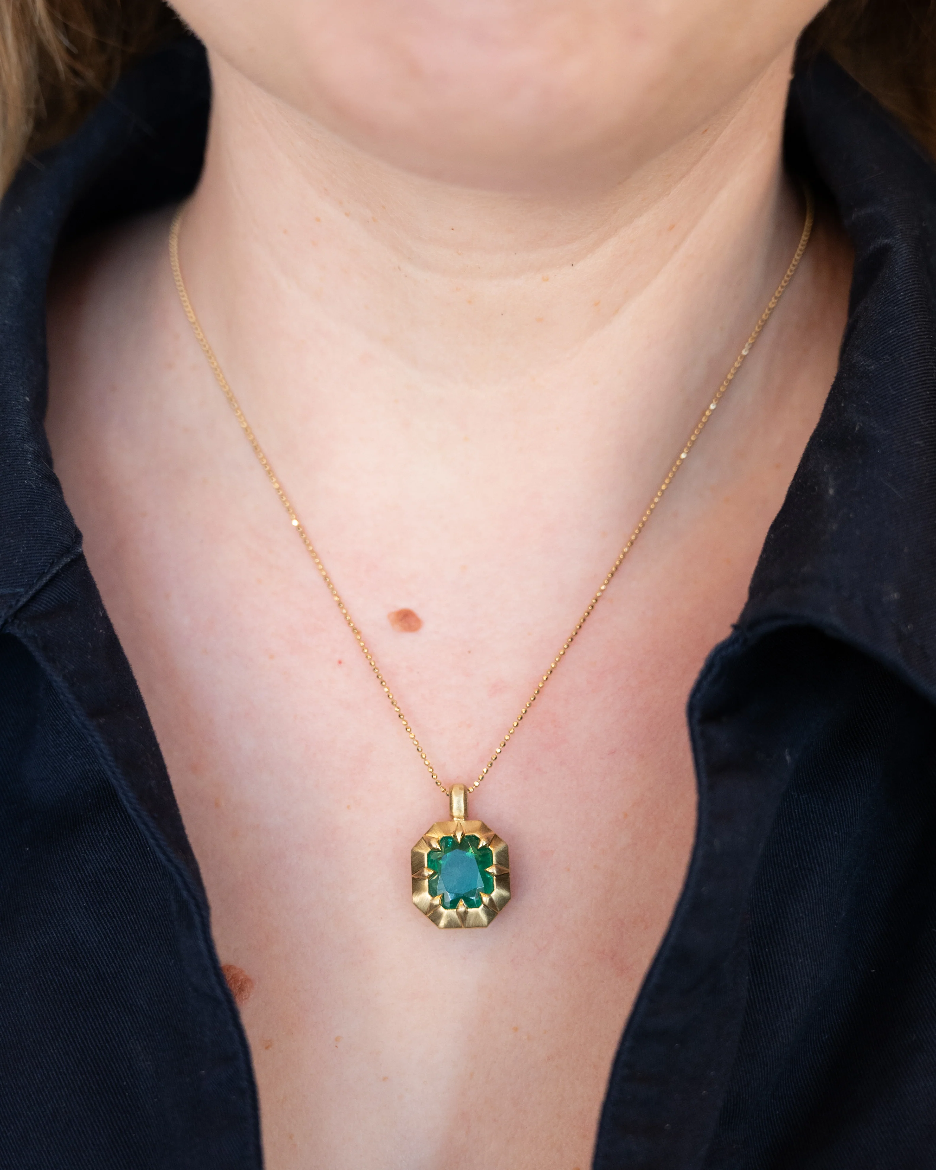 5.90 Emerald Pendant Necklace in 18k Yellow Gold - Image 6