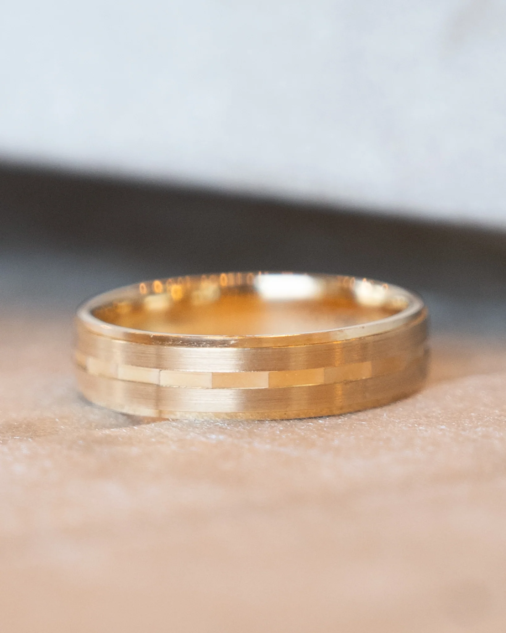 5mm Mens Geometric Textured Wedding Band in 14k - Image 6