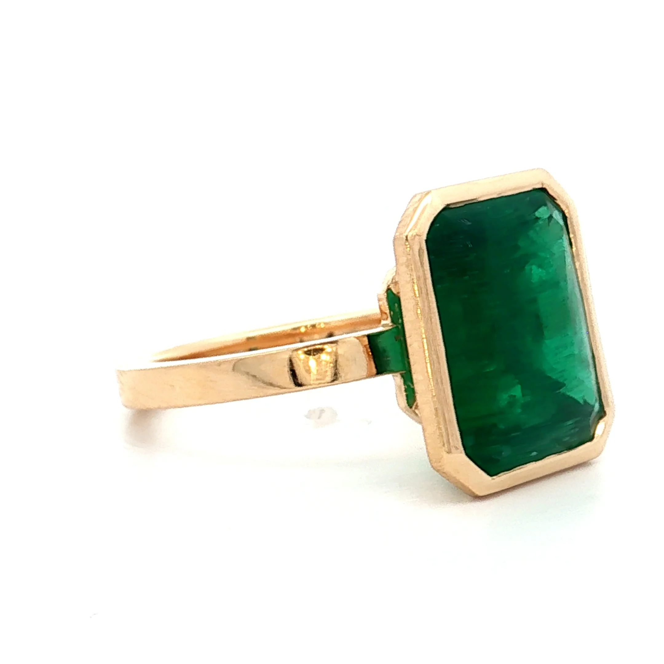 6.01 Emerald Cut Emerald in 18k Yellow Gold - Image 3