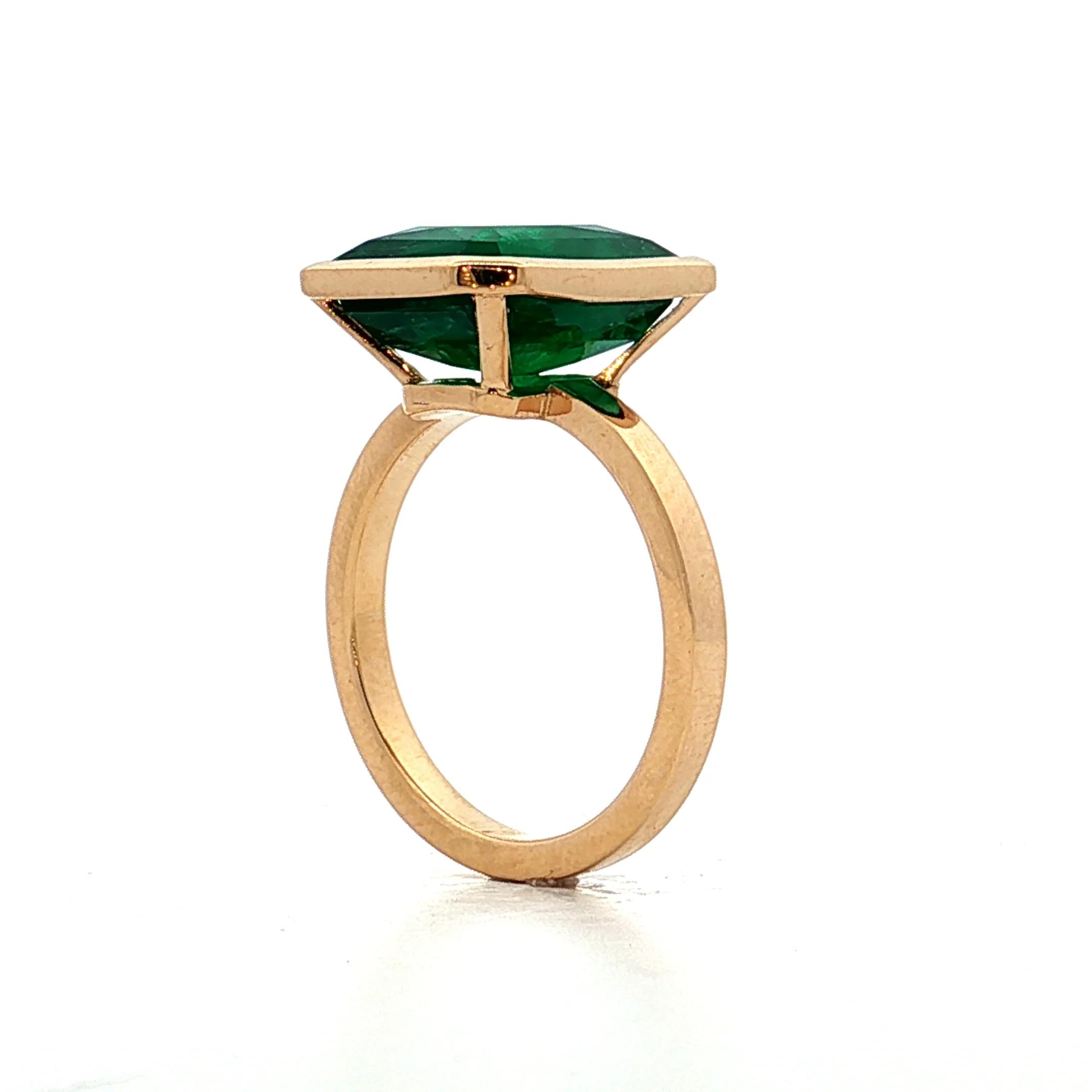 6.01 Emerald Cut Emerald in 18k Yellow Gold - Image 5