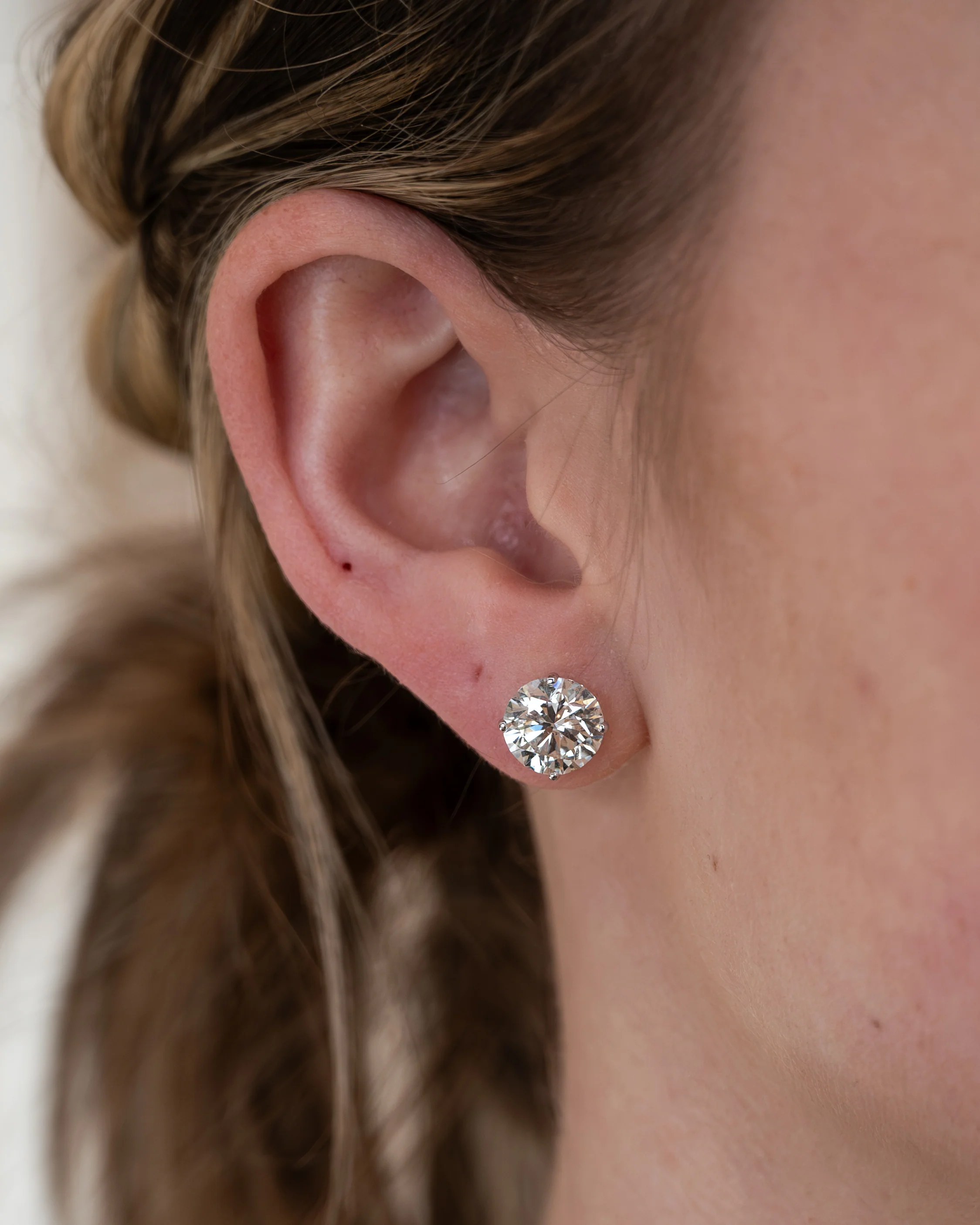 6.01 Round Diamond Stud Earrings 18k White Gold - Image 6