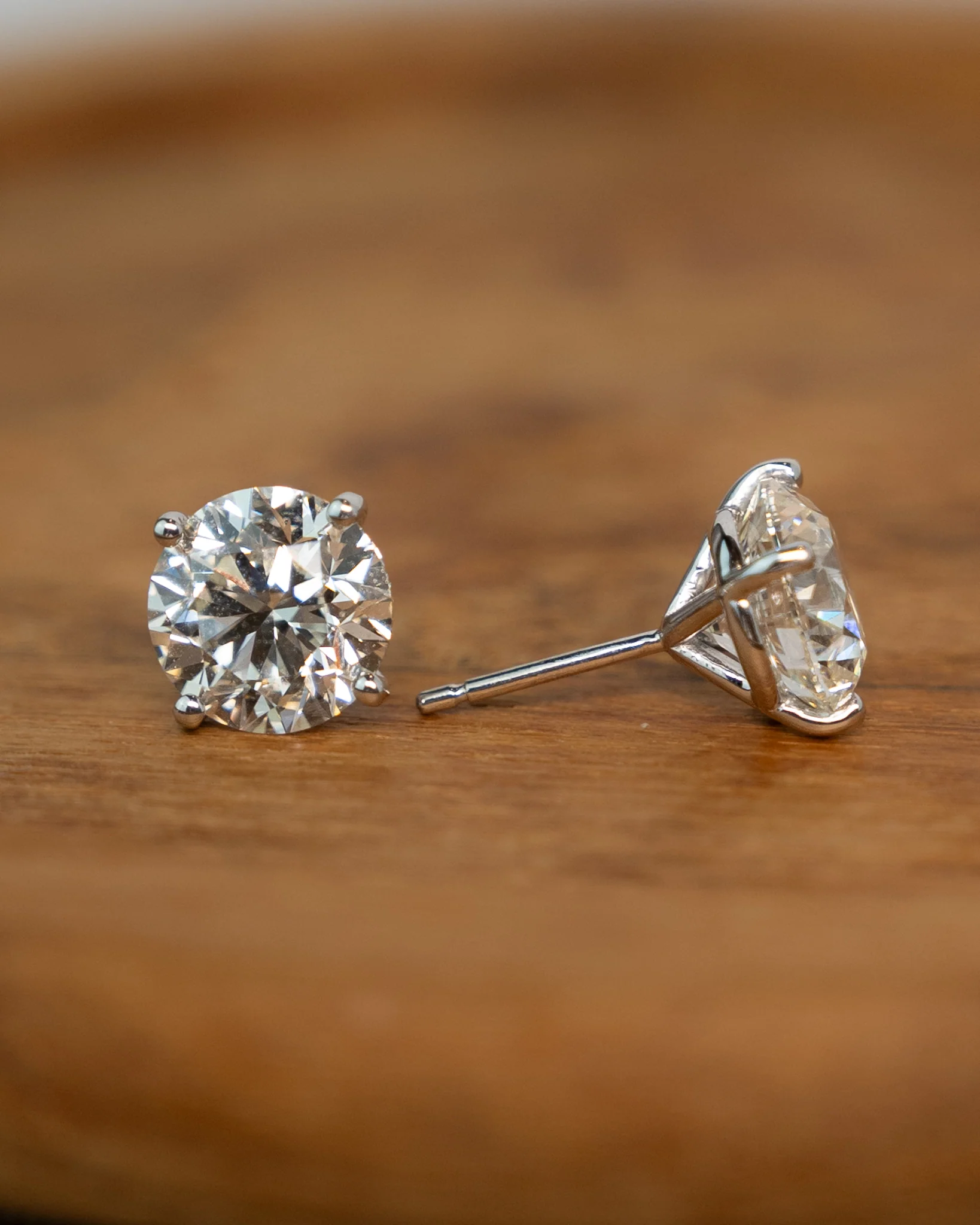 6 Carat Round Brilliant Diamond Stud Earrings 18k - Image 5