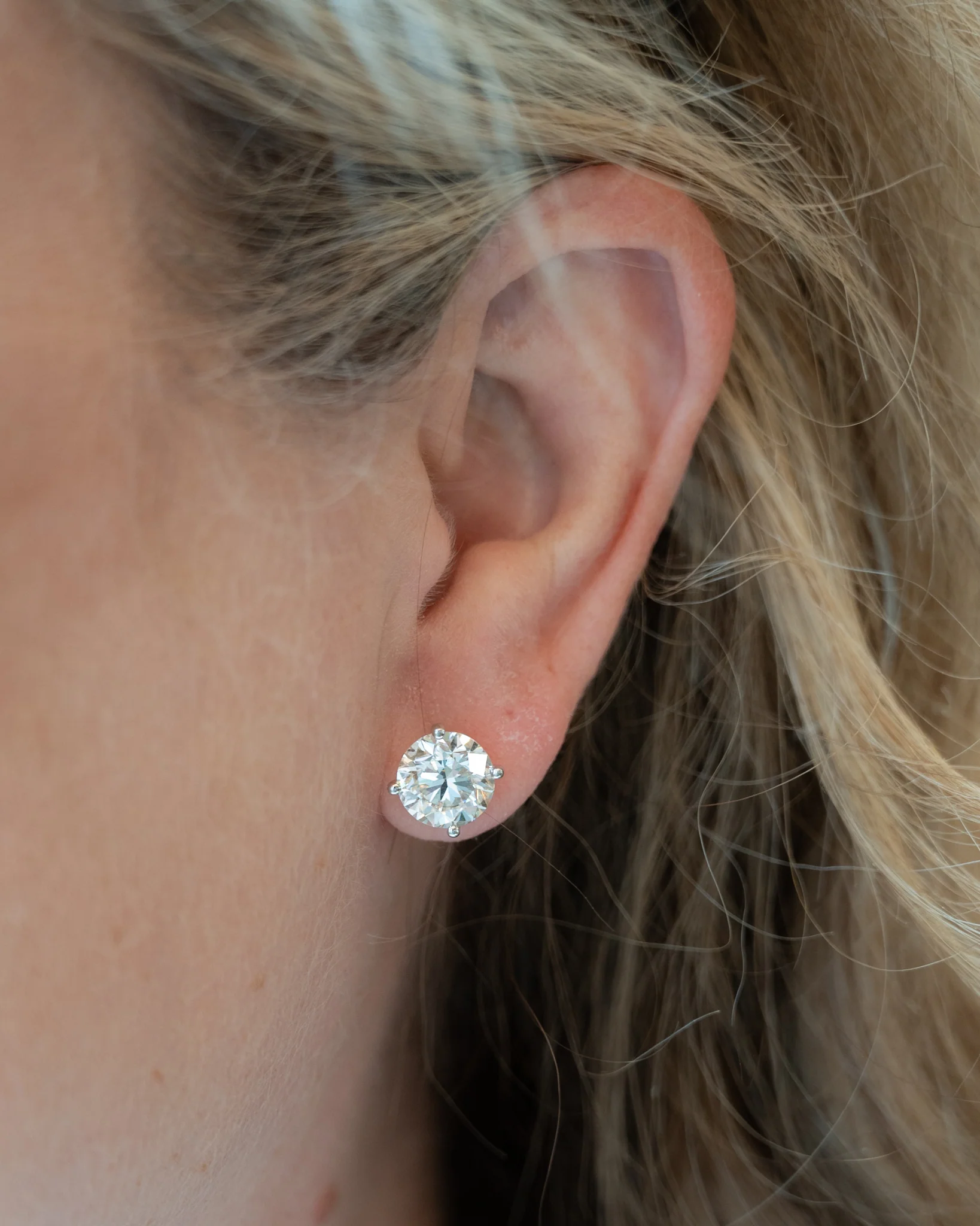 6 Carat Round Brilliant Diamond Stud Earrings 18k - Image 6