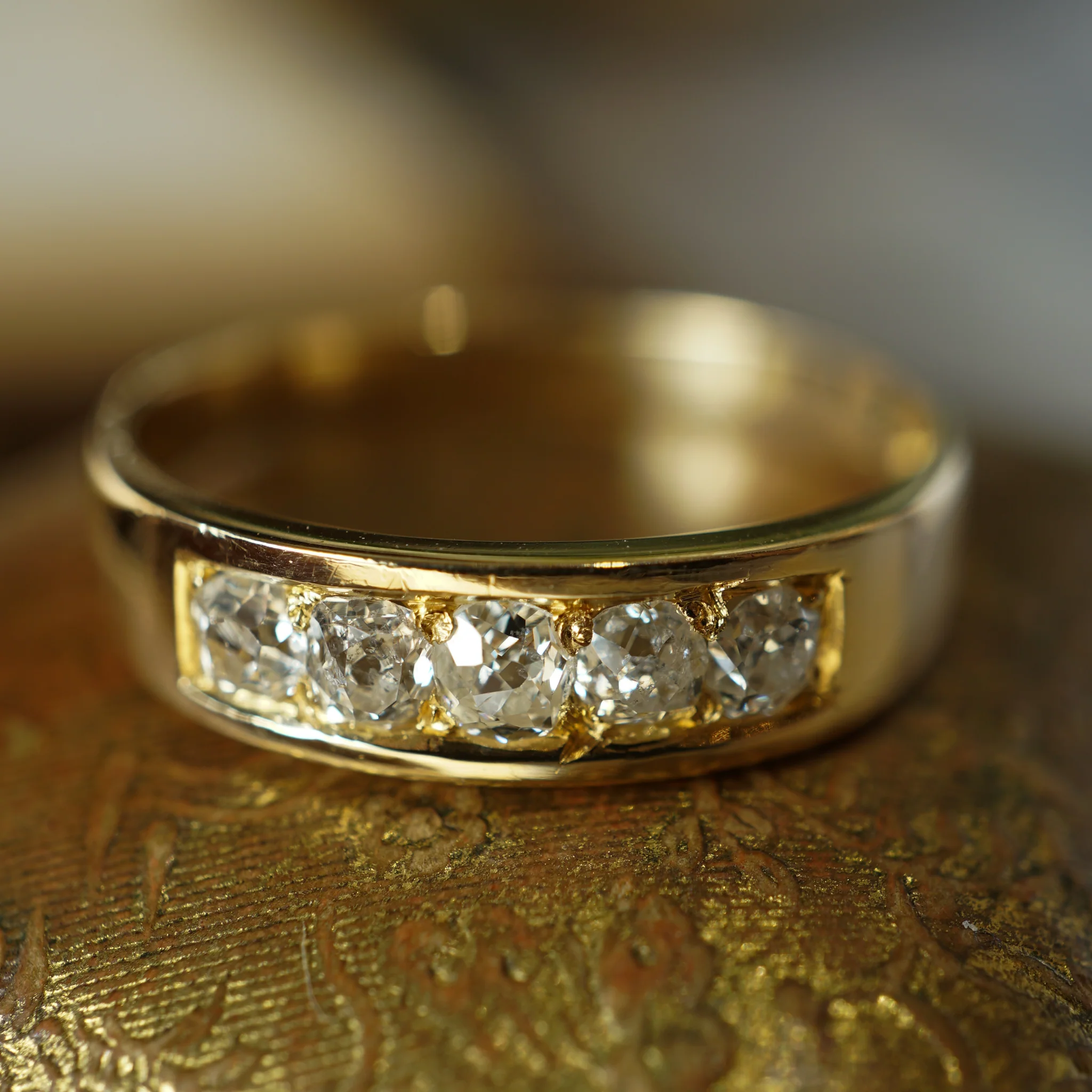 .65 Vintage Victorian Diamond Band in 18K Yellow Gold - Image 5