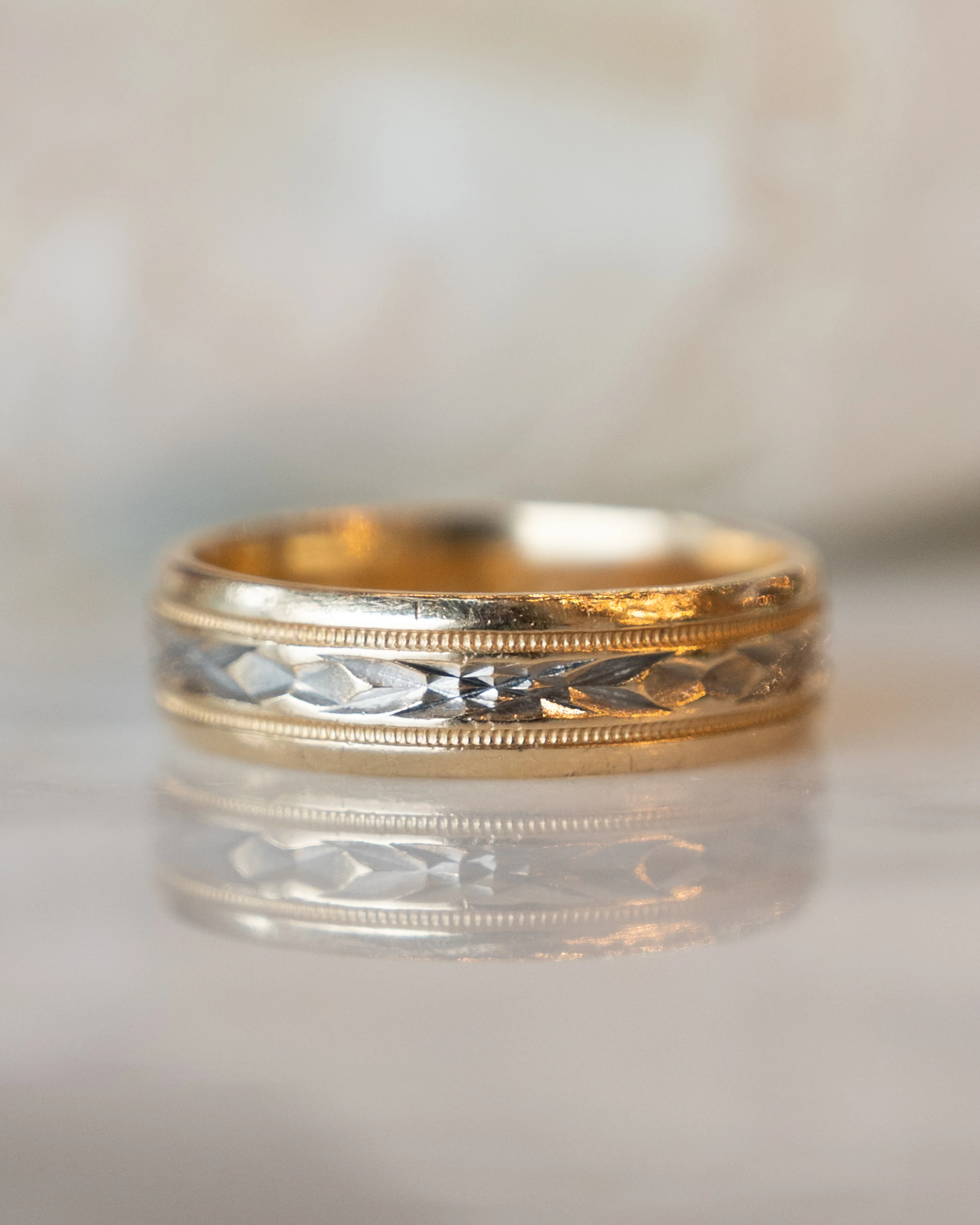 6mm Mens Vintage 1960s Two-Tone Wedding Band - Image 6