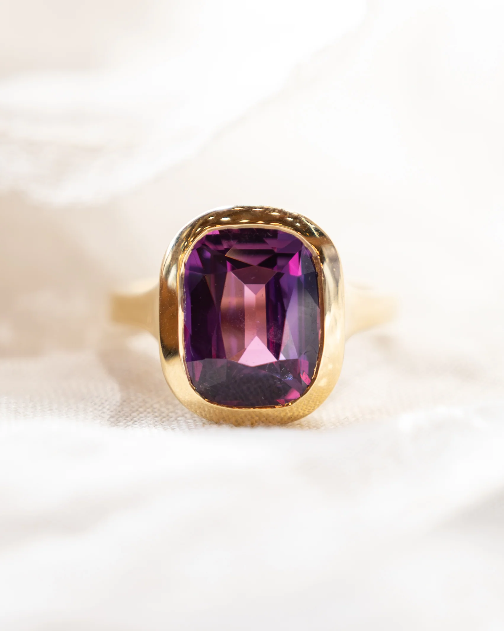 7.59 Cushion Sapphire Engagement Ring 18k Yellow Gold - Image 7