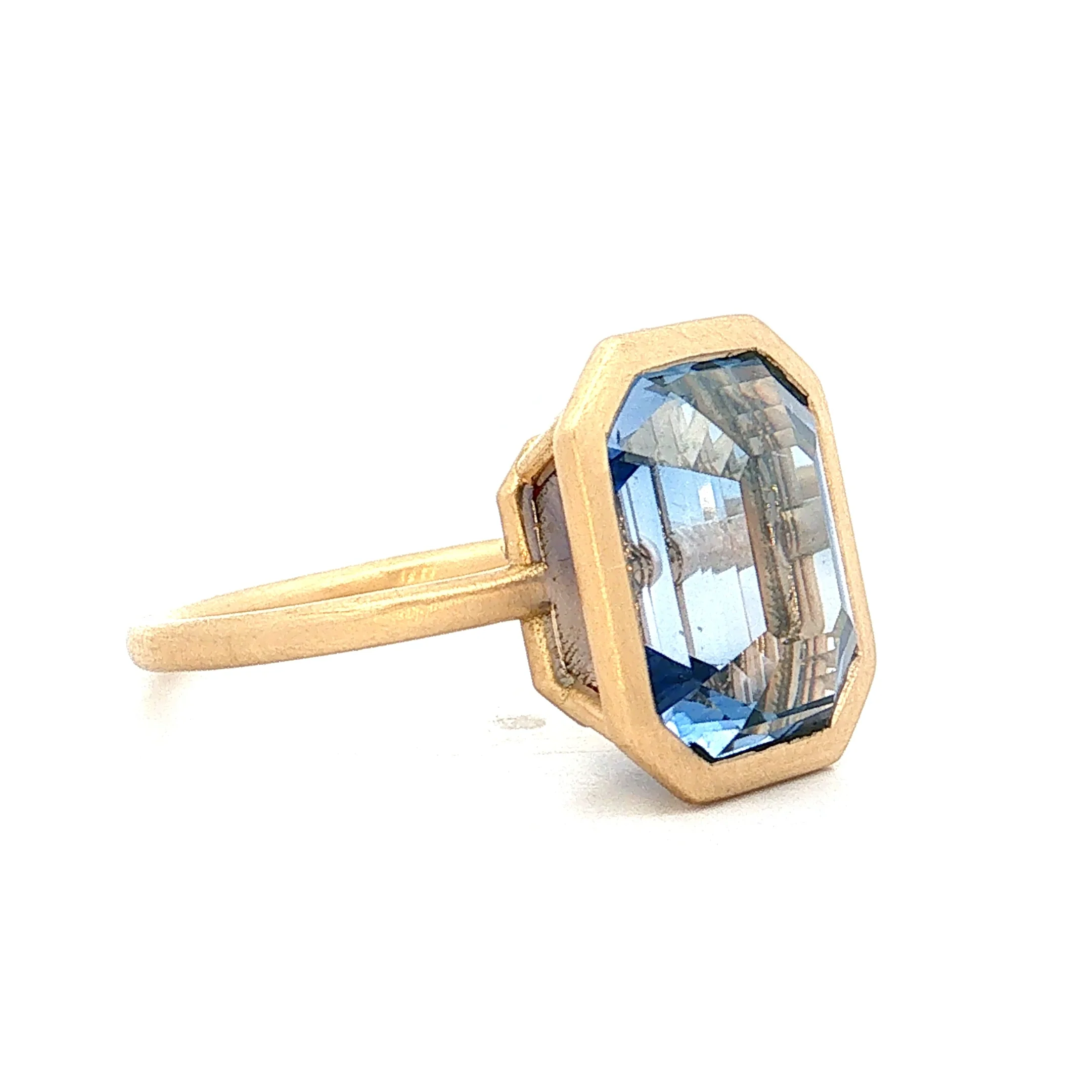 8.20 Emerald Cut Blue Sapphire Engagement Ring 18k - Image 3