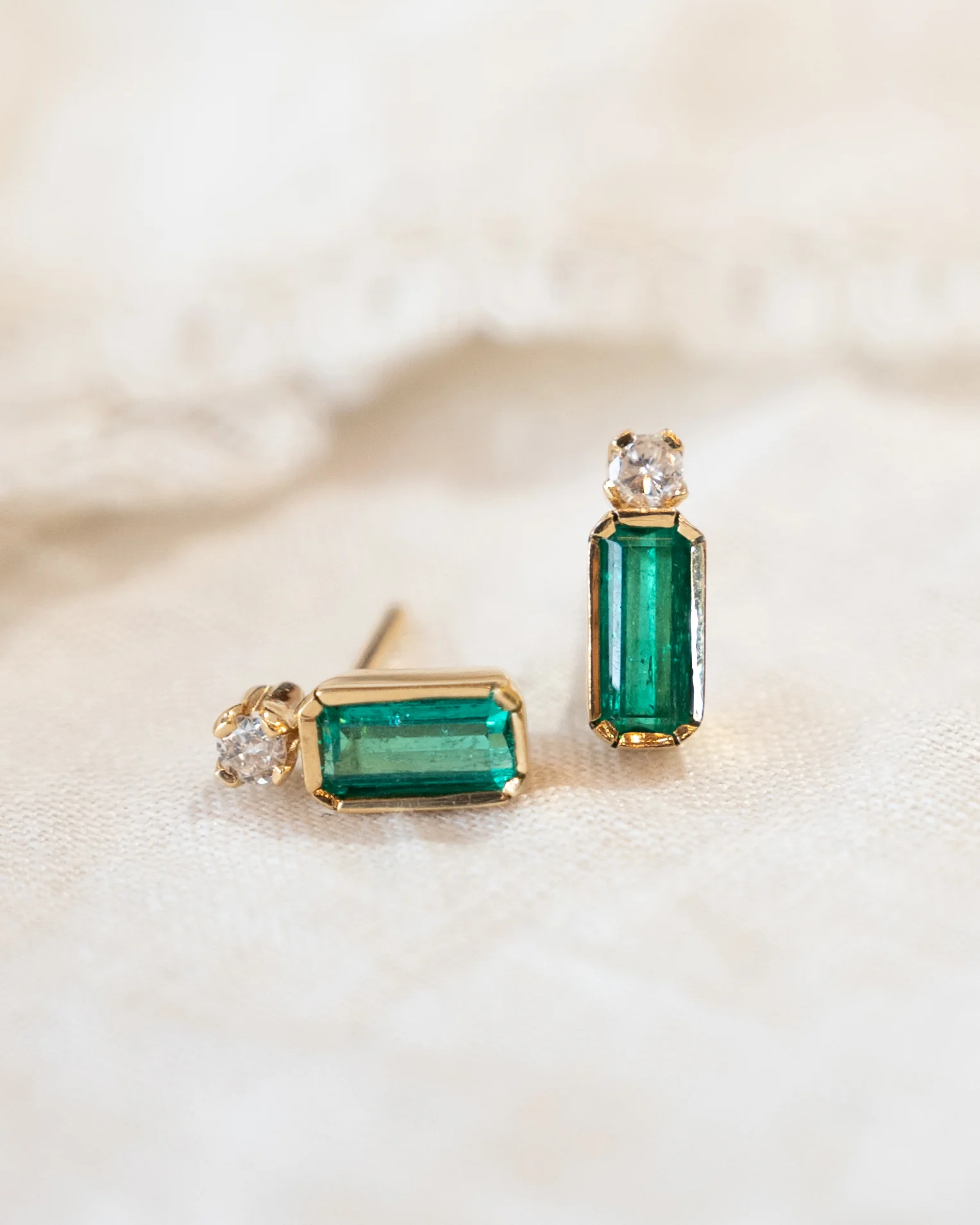 .80 Emerald Cut Emerald Stud Earrings 18k Yellow Gold - Image 4