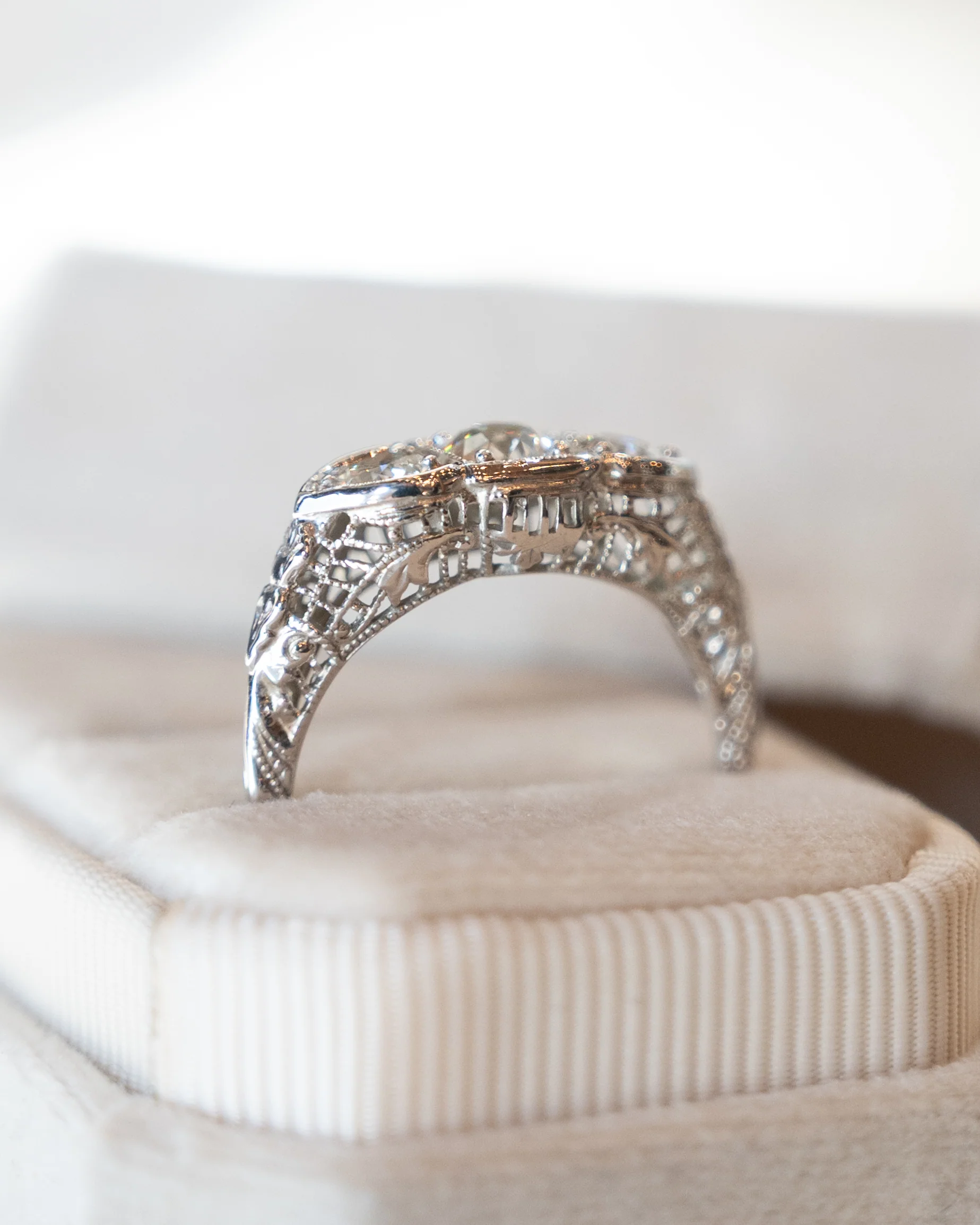 .80 Vintage Diamond Three Stone Engagement Ring 18k - Image 7