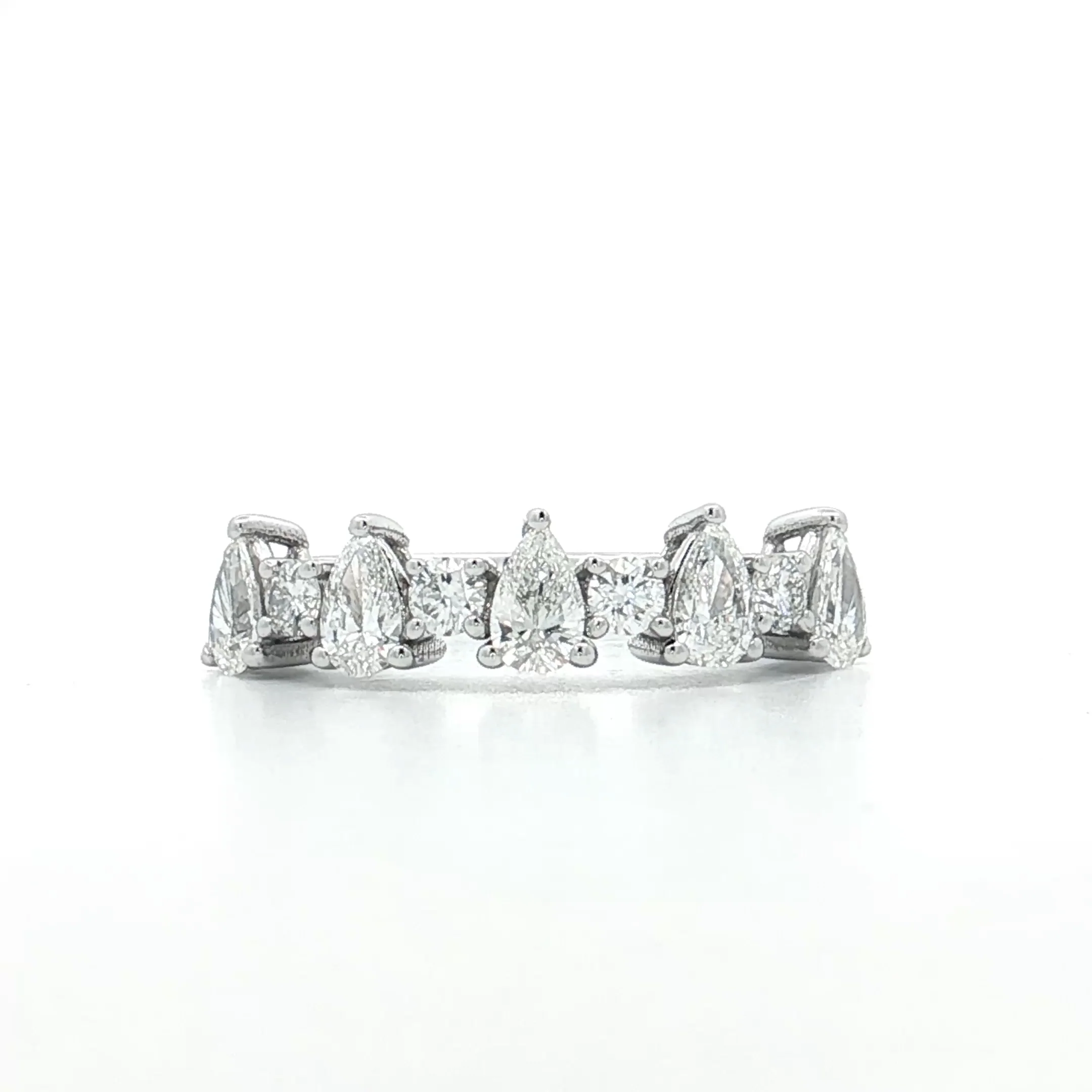 .86 Pear & Round Diamond Wedding Band 18k