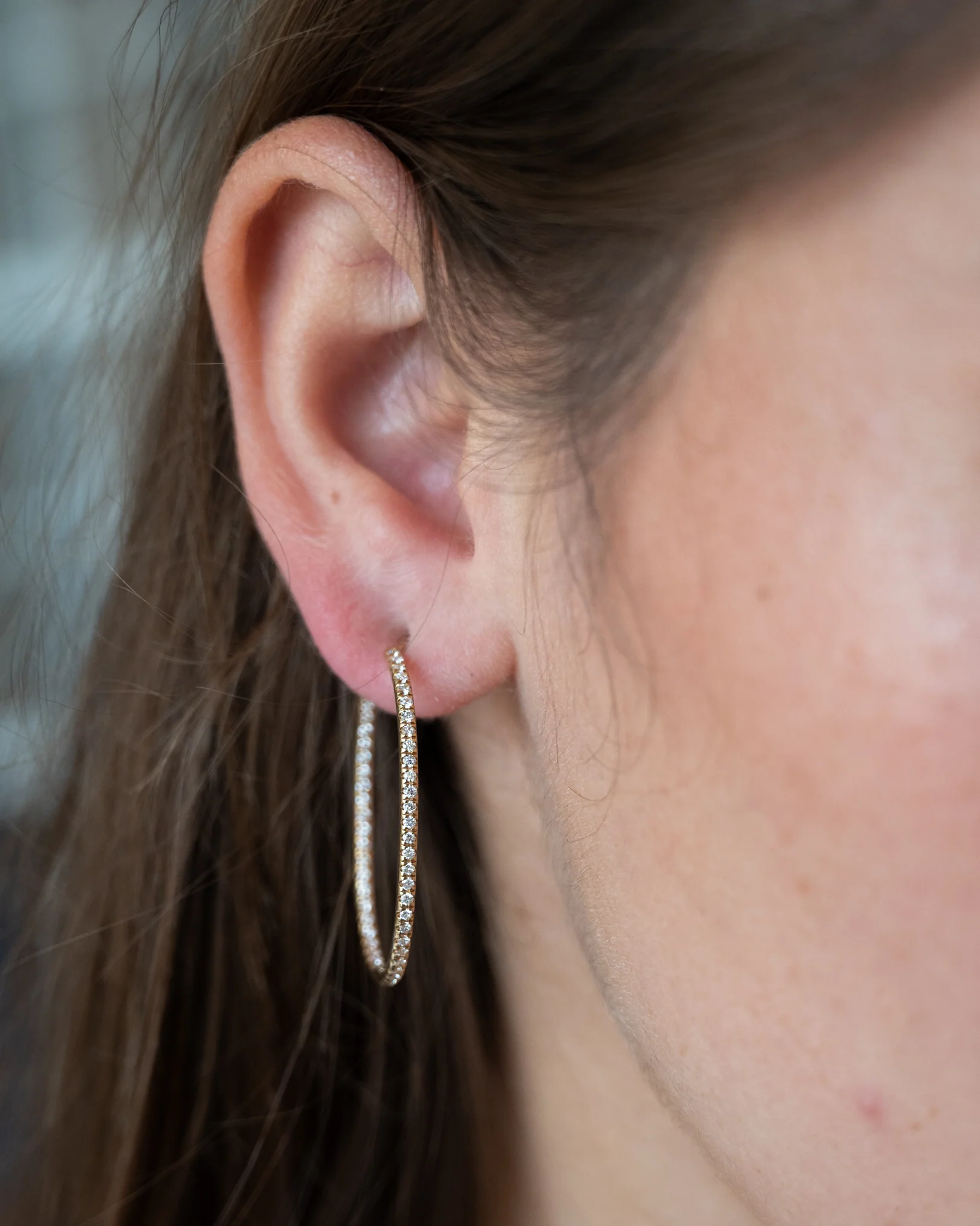 .88 Diamond Oval Hoop Earrings in 18k Yellow Gold - Image 4