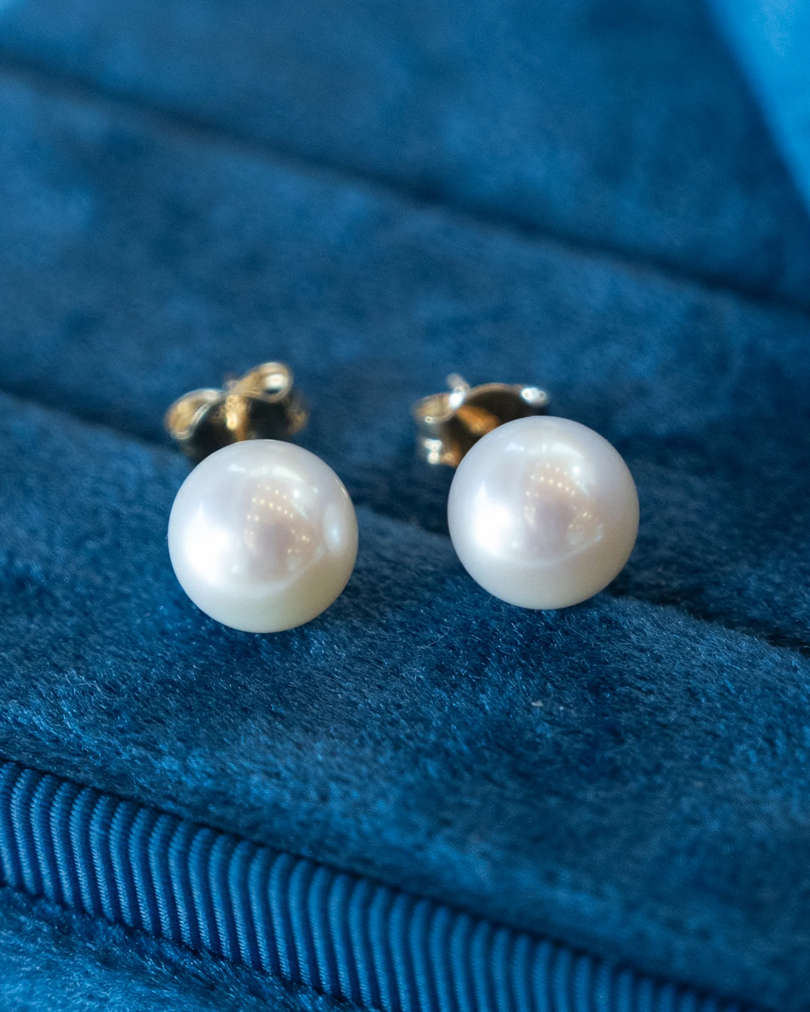 8mm Freshwater Pearl Stud Earrings 14k Yellow Gold - Image 4