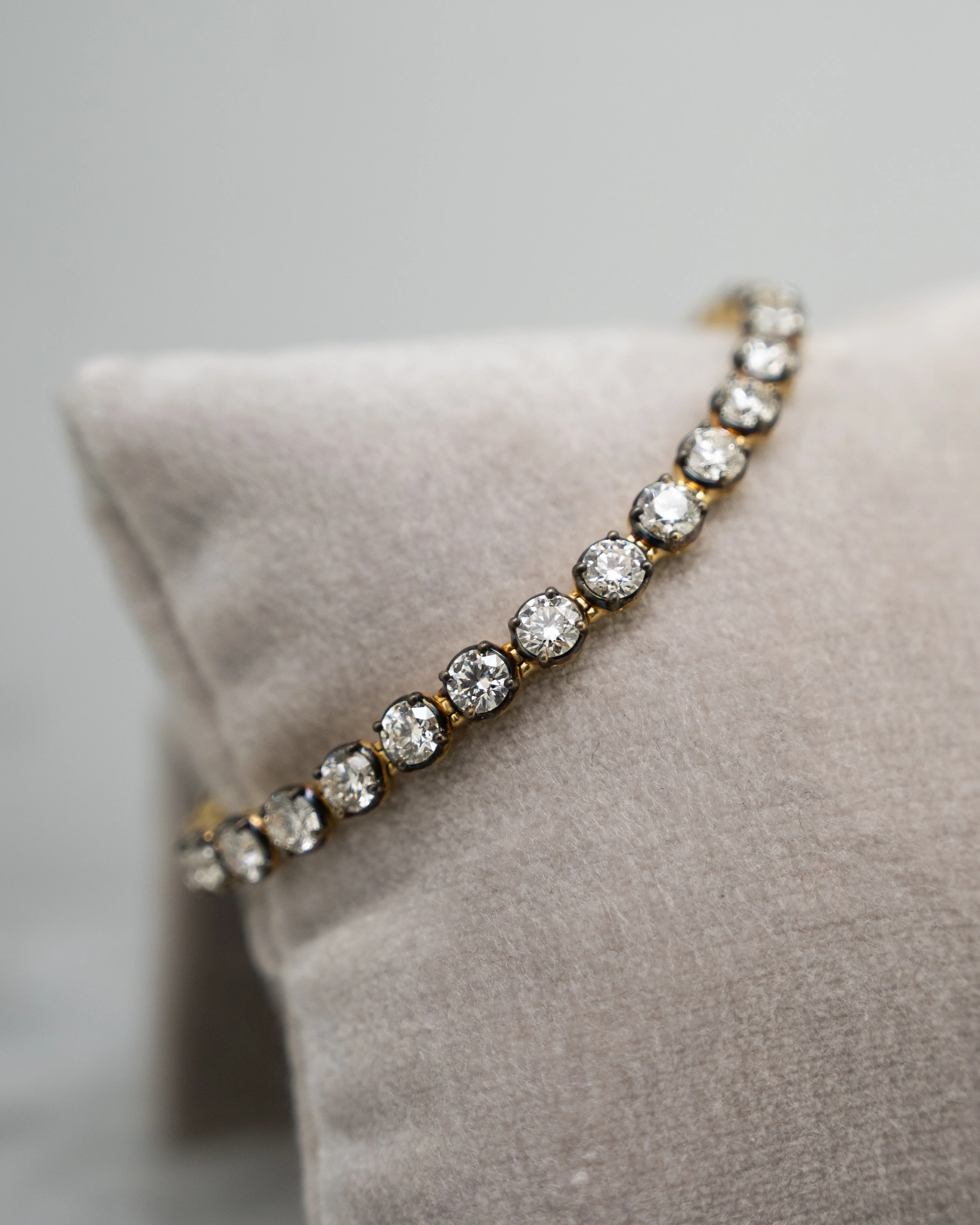 9.55 Diamond Black Rhodium Tennis Bracelet in 18k Yellow Gold - Image 5