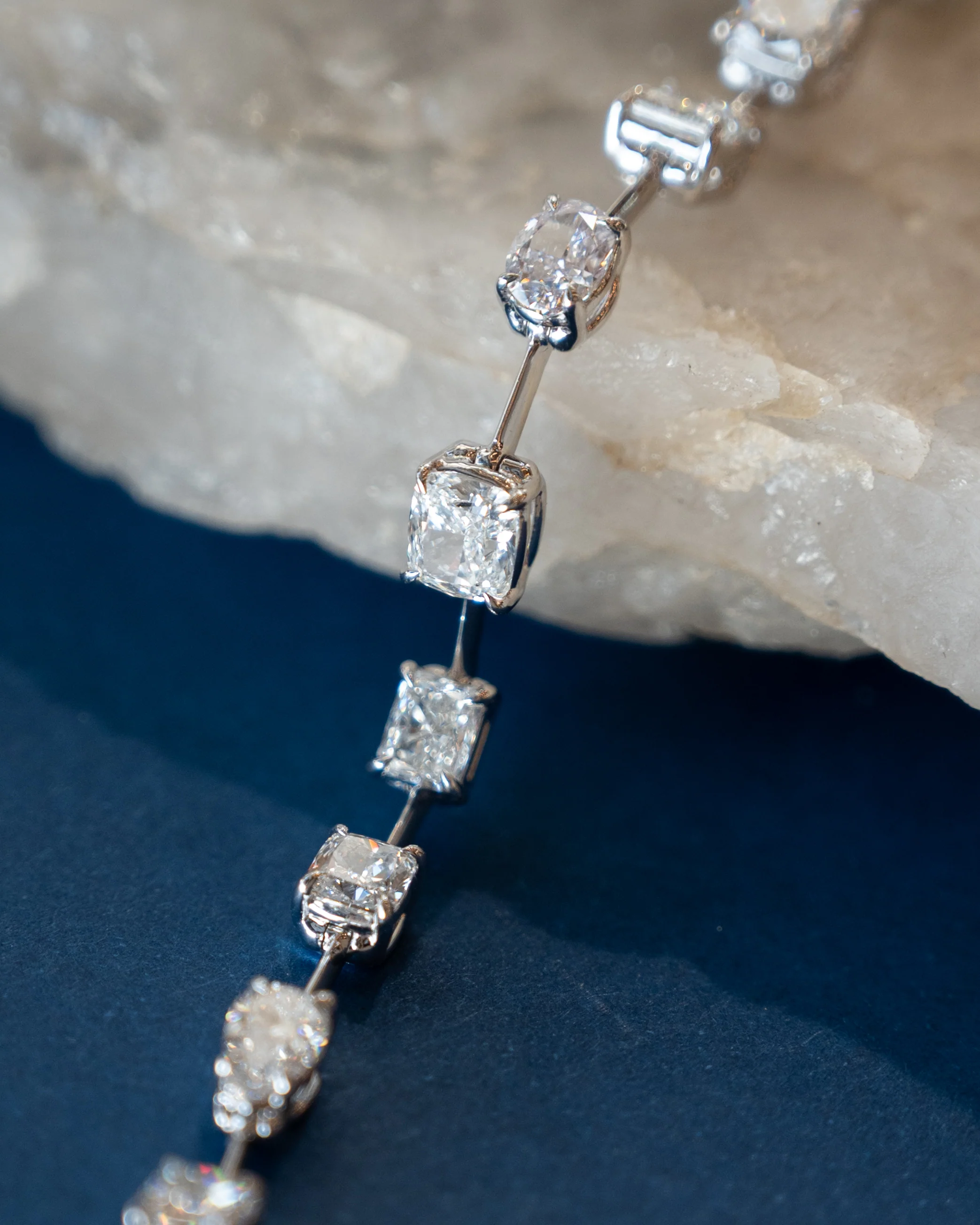 9.72 Mixed Cut Diamond Station Bracelet 18k - Image 5
