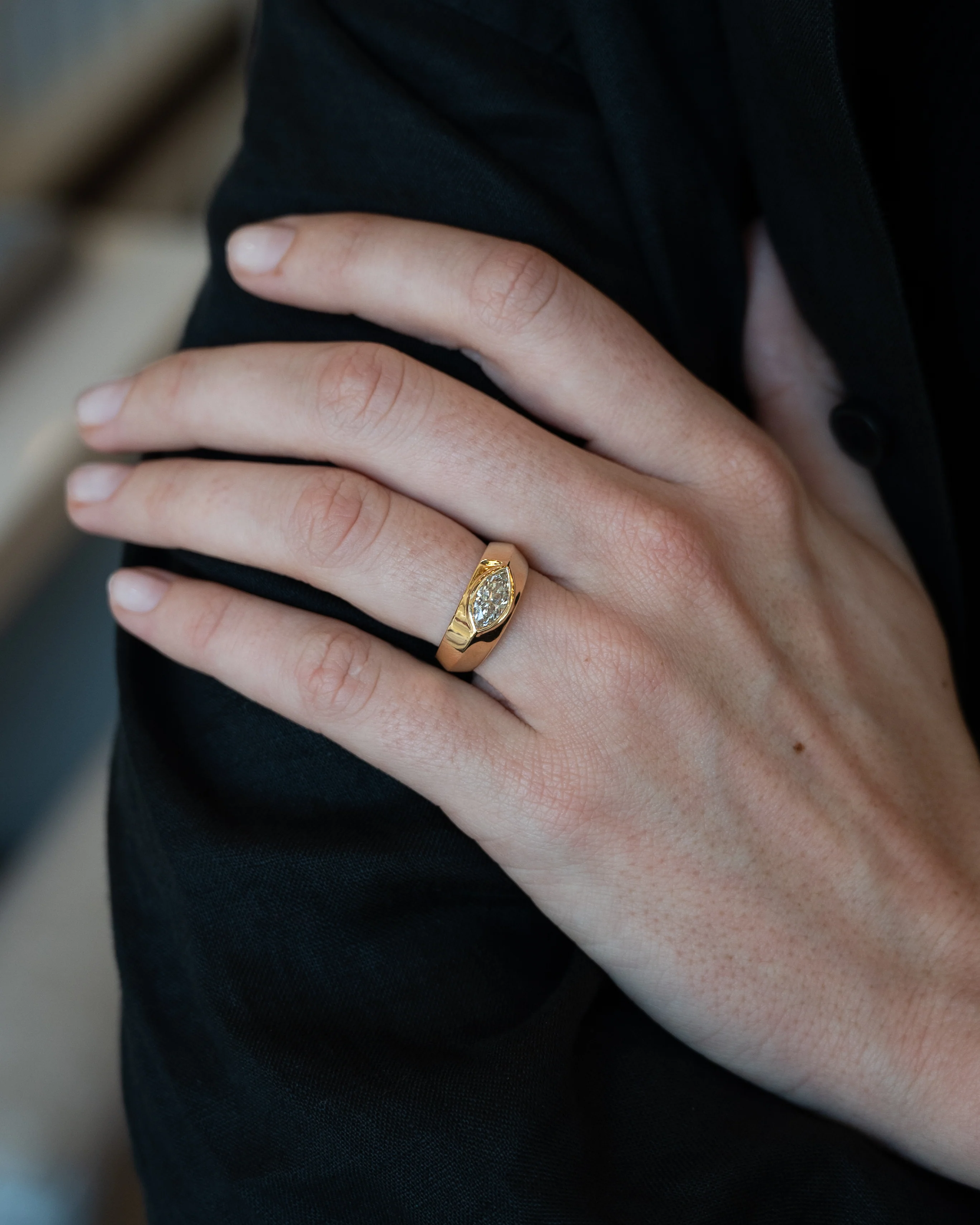 .90 East-West Marquise Diamond Engagement Ring 18k - Image 7