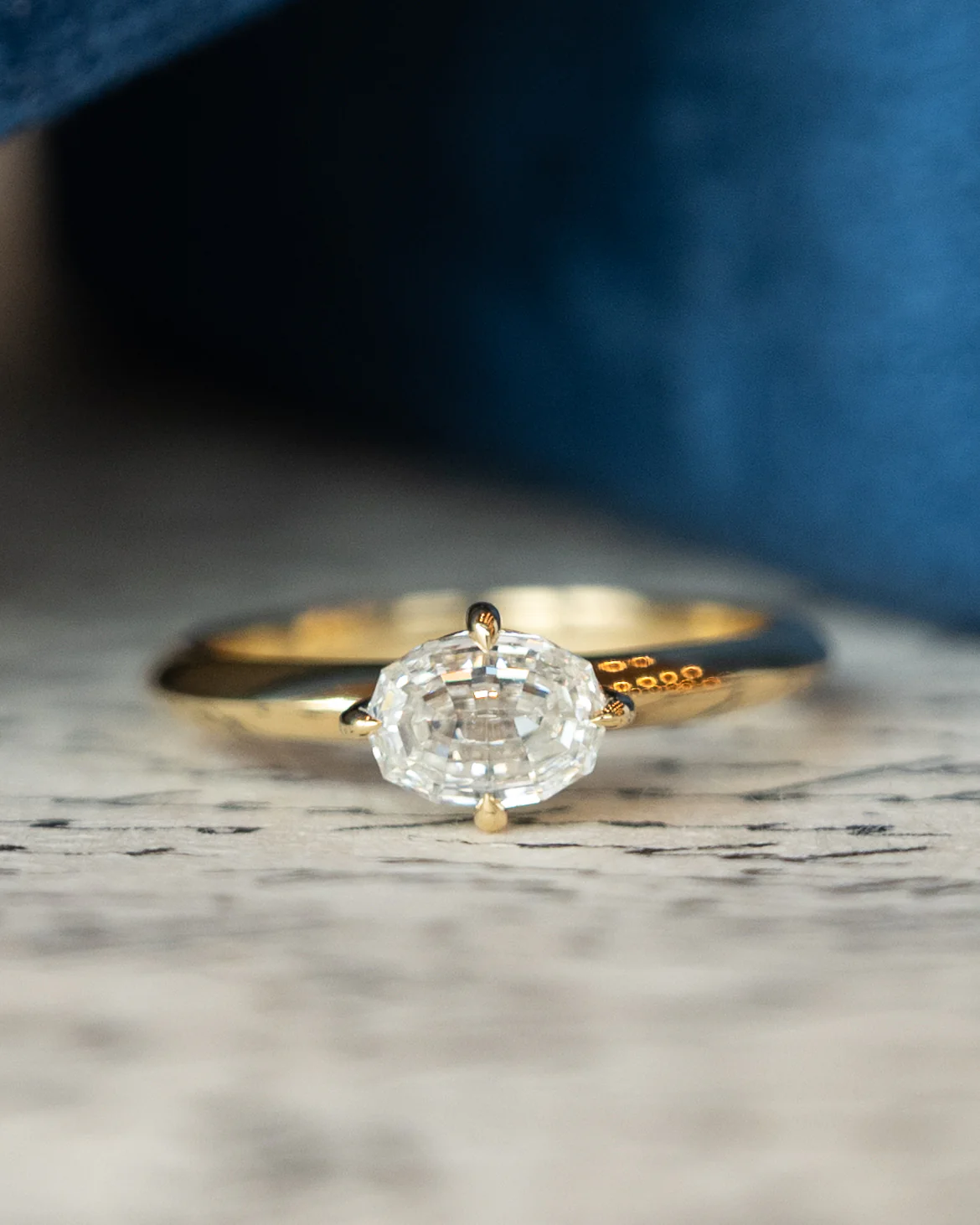 .90 GIA Oval Step Cut Diamond Engagement Ring 18k - Image 6