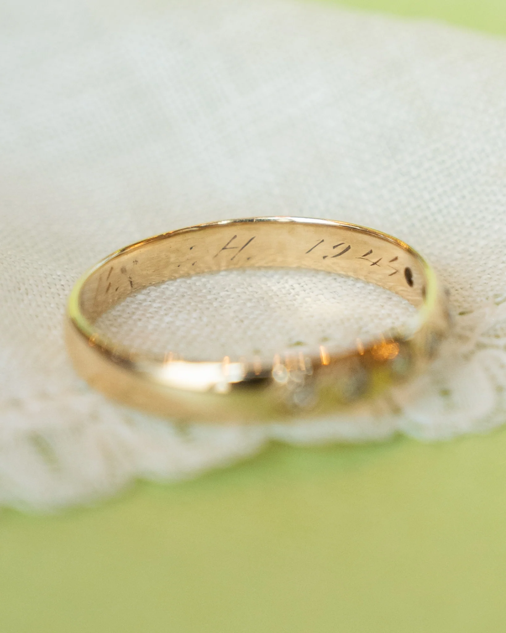 .98 Vintage Retro Diamond Band in 14k Yellow Gold - Image 7