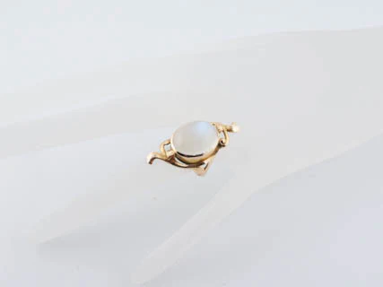 Antique Art Nouveau Cabochon Moonstone Cocktail Ring in 14 karat Yellow Gold - Image 6