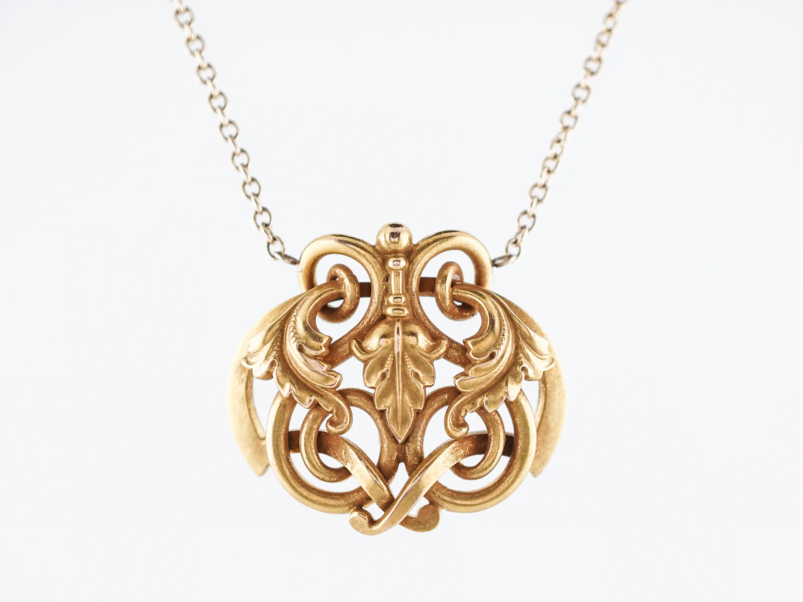Antique Art Nouveau Pendant in 18k Yellow Gold