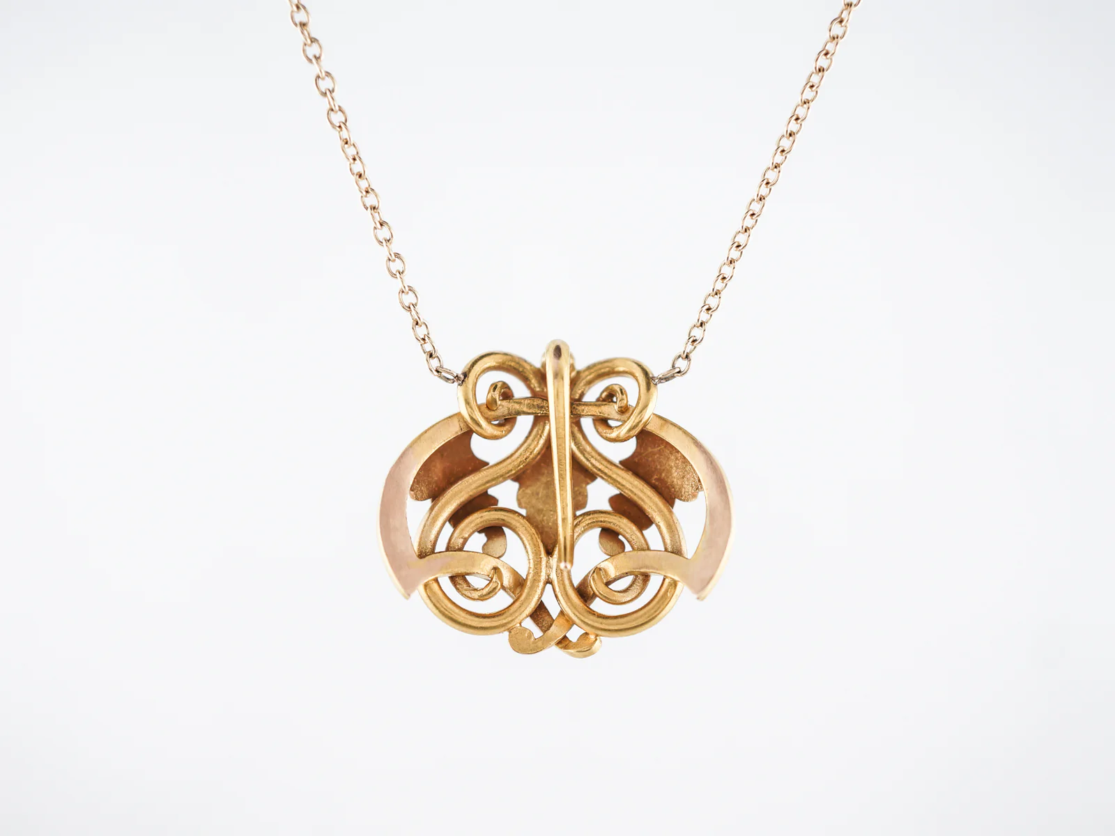Antique Art Nouveau Pendant in 18k Yellow Gold - Image 3