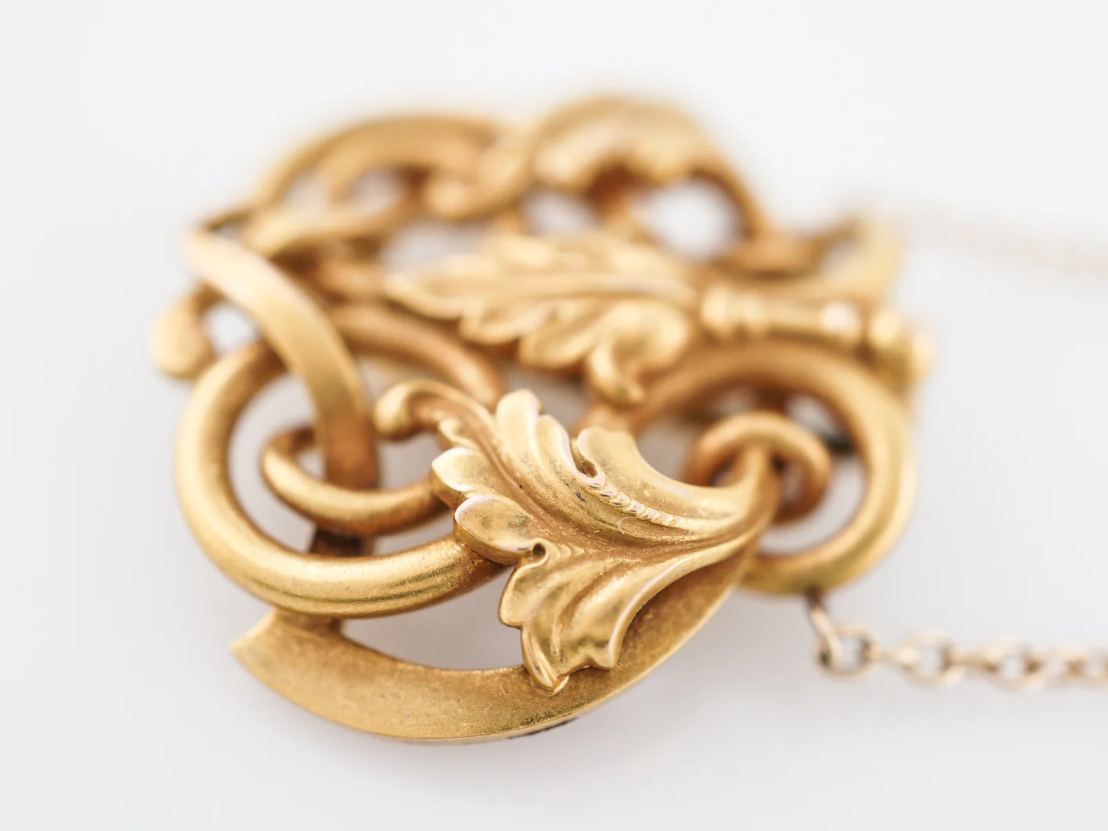 Antique Art Nouveau Pendant in 18k Yellow Gold - Image 4