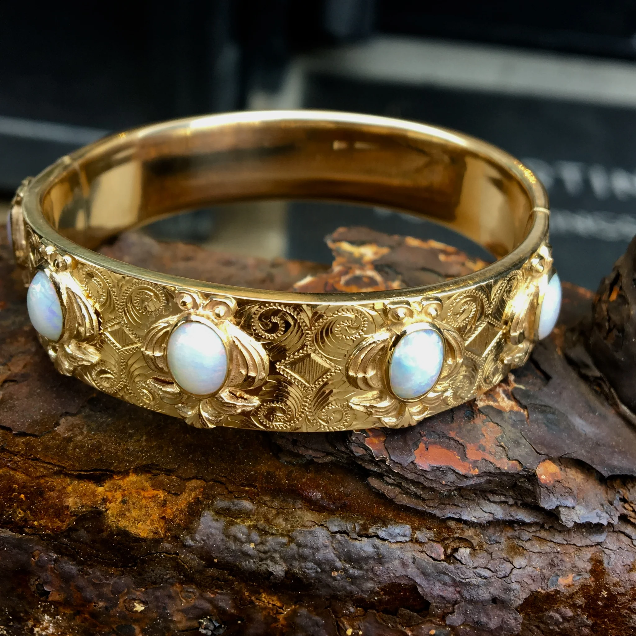 Antique Bangle Victorian 4.25 Oval Cabochon Cut Opal in 14k Yellow Gold