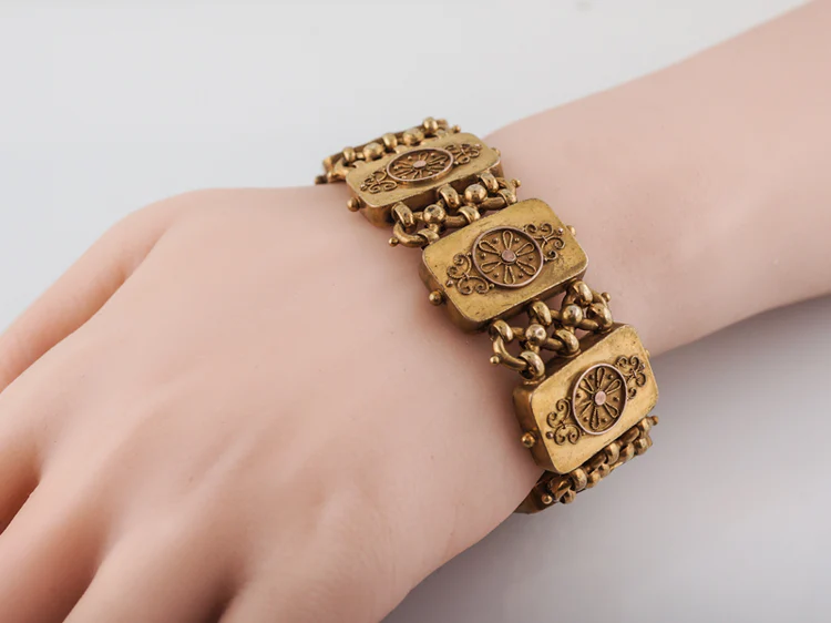 Antique Bracelet Victorian Etruscan Revival in 14k Yellow Gold - Image 5