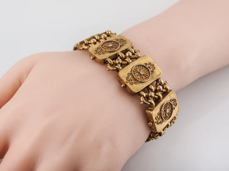 Antique Bracelet Victorian Etruscan Revival in 14k Yellow Gold - Image 6