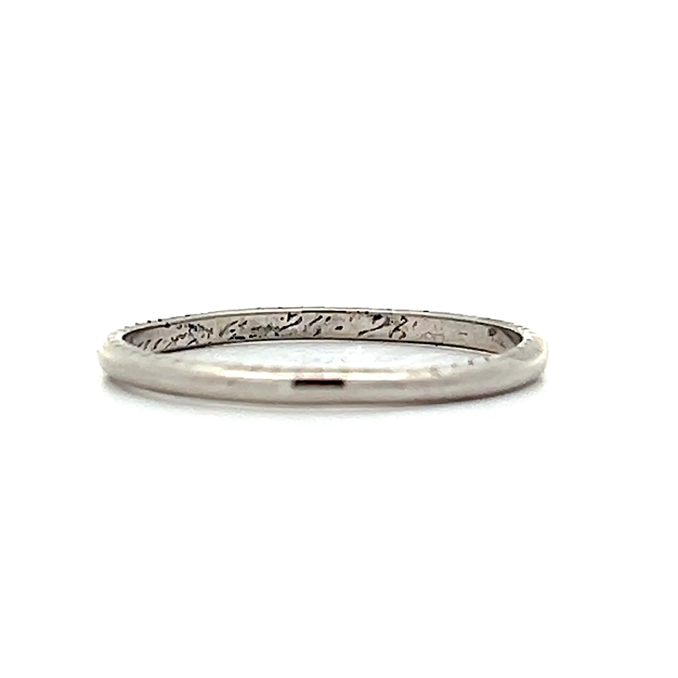 Antique Deco Chevron Engraved Wedding Band in Platinum - Image 4