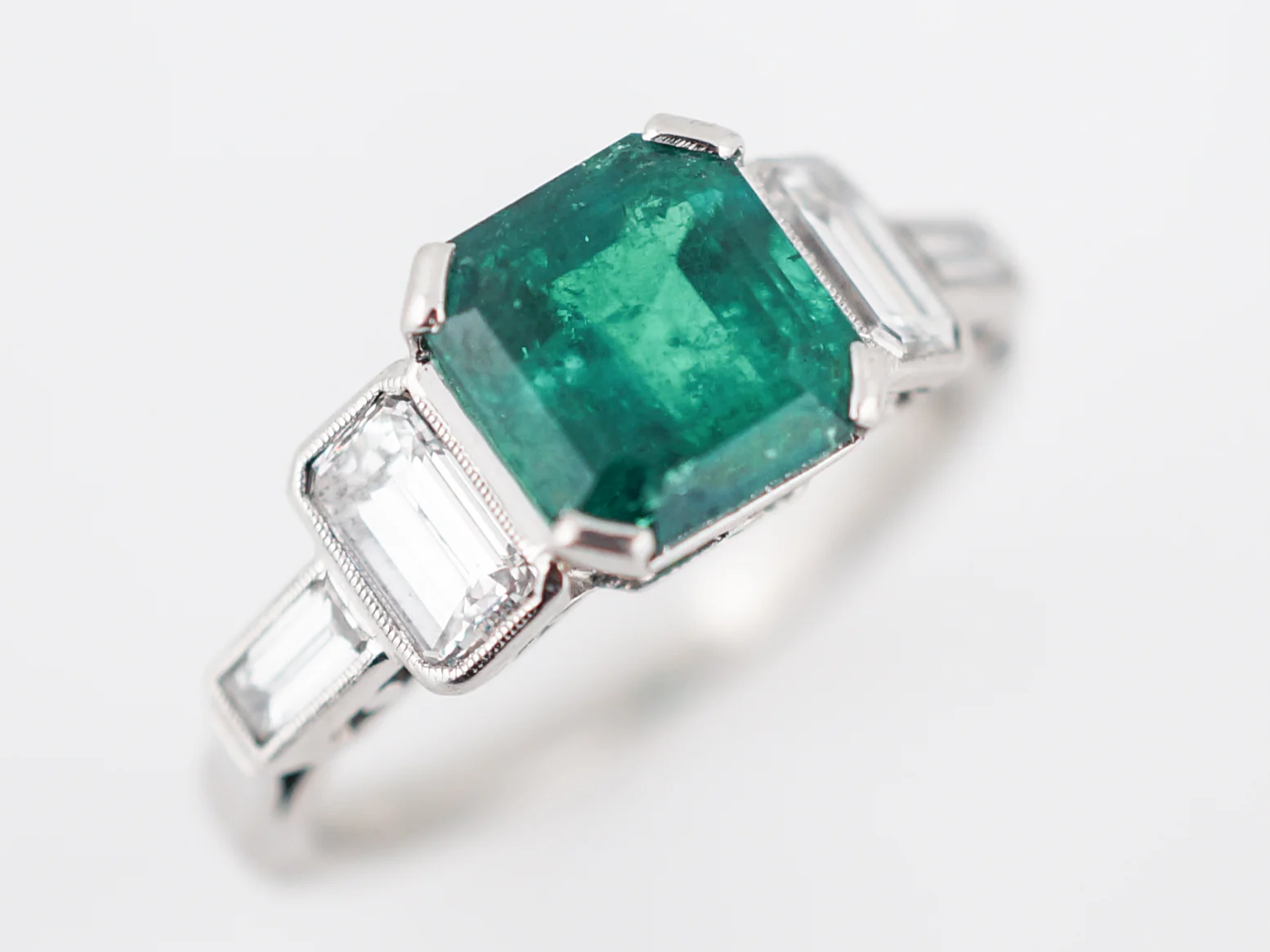 Antique Engagement Ring Art Deco 2.04 Square Cut Emerald in Platinum - Image 4