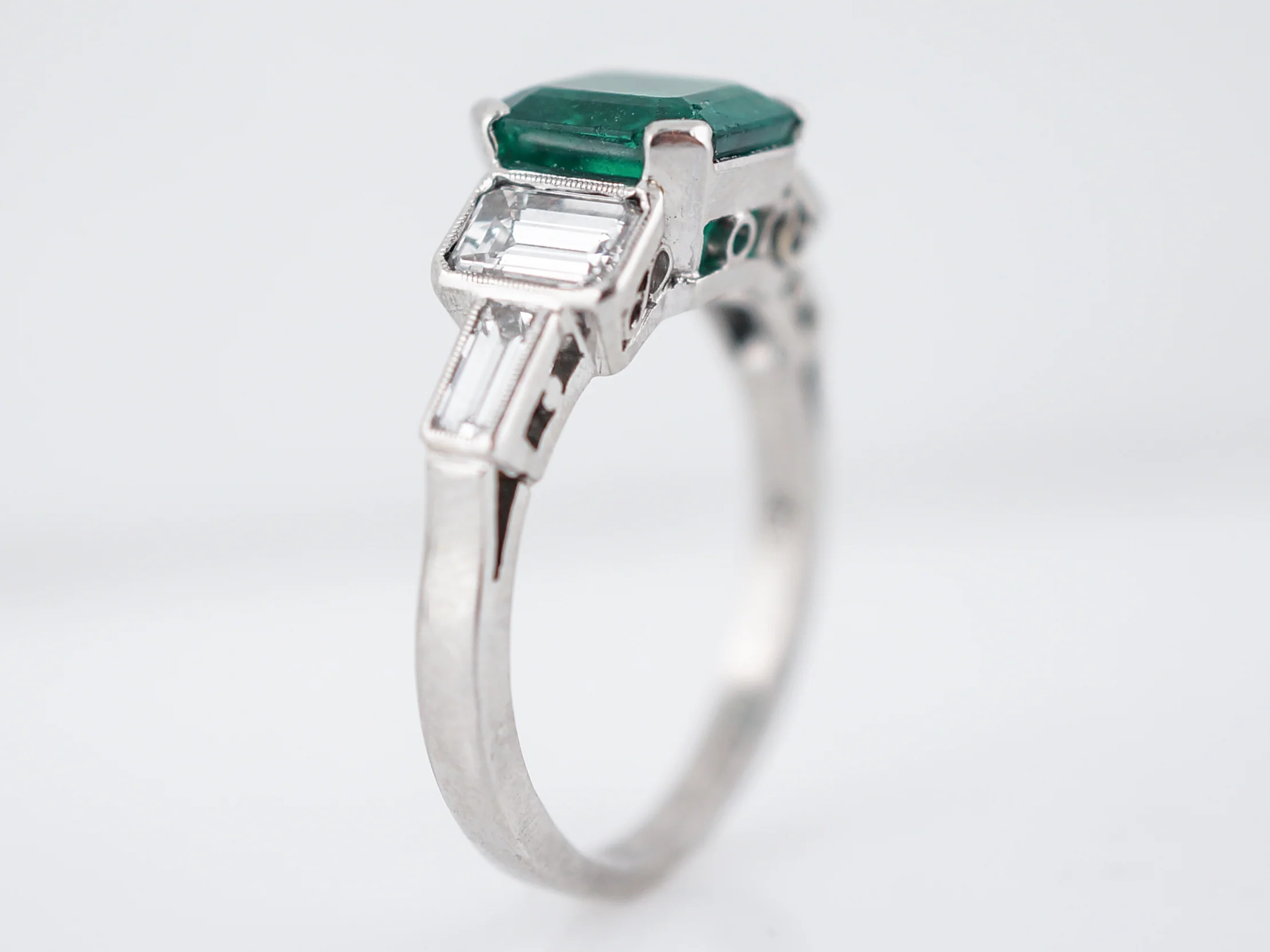 Antique Engagement Ring Art Deco 2.04 Square Cut Emerald in Platinum - Image 5