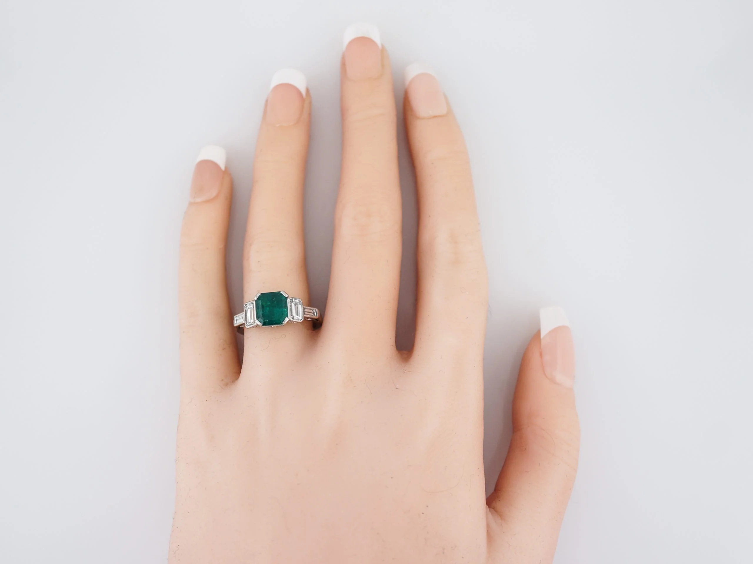 Antique Engagement Ring Art Deco 2.04 Square Cut Emerald in Platinum - Image 7