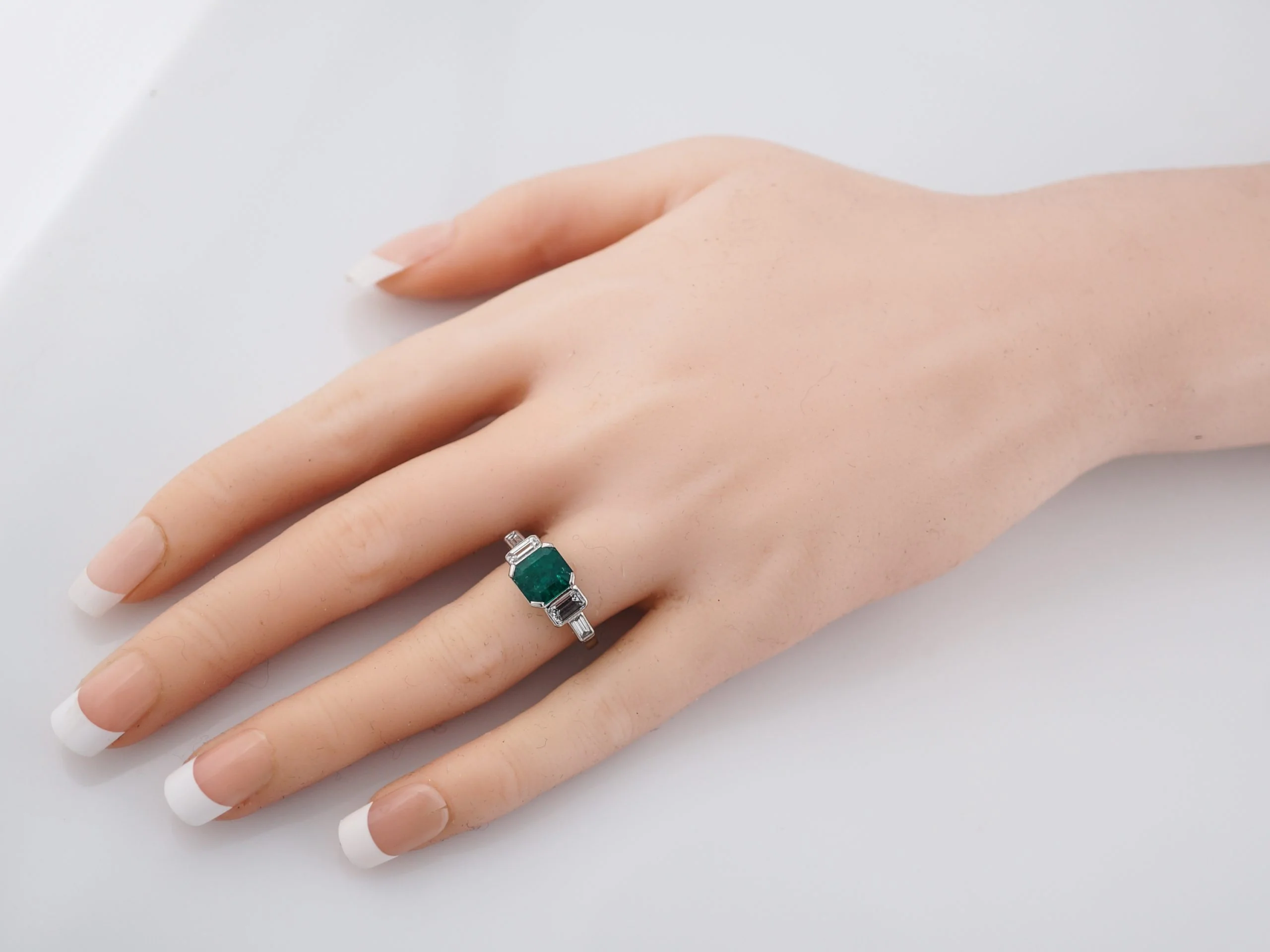 Antique Engagement Ring Art Deco 2.04 Square Cut Emerald in Platinum - Image 8