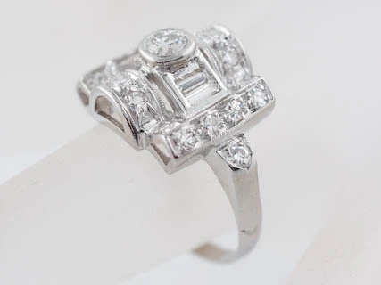 Antique Engagement Ring Late Art Deco .70 cttw Transitional Cut Diamond in Platinum - Image 6