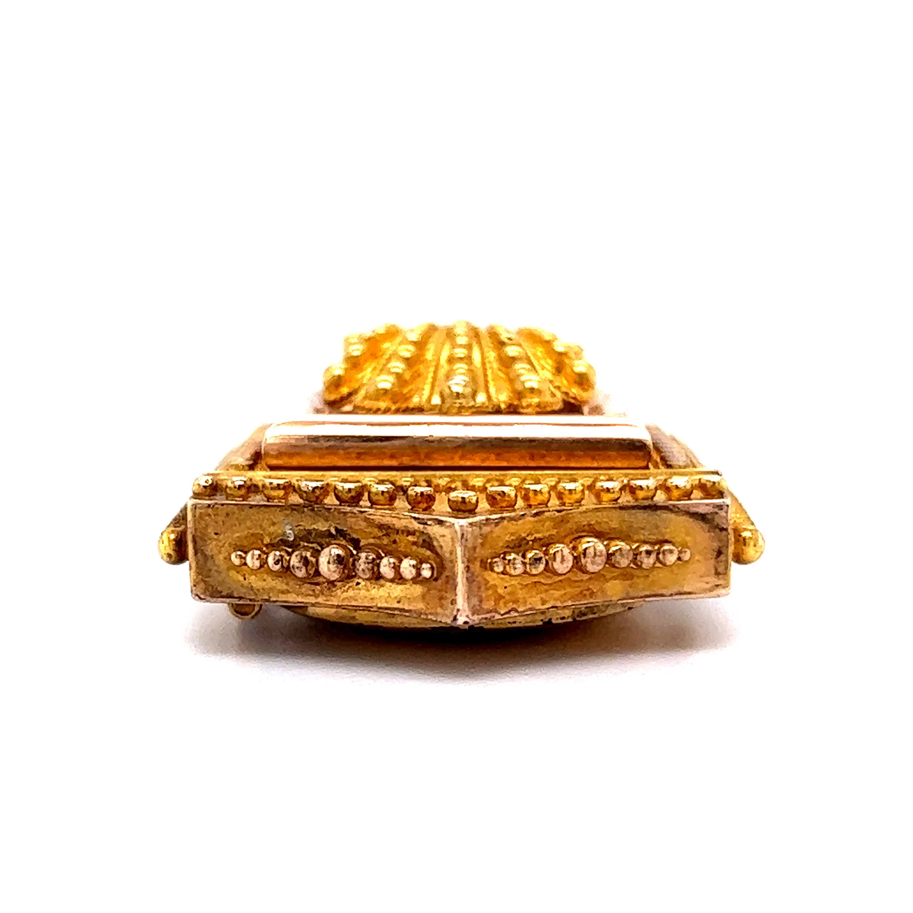 Antique Etruscan Revival Locket in 14k Yellow Gold - Image 5