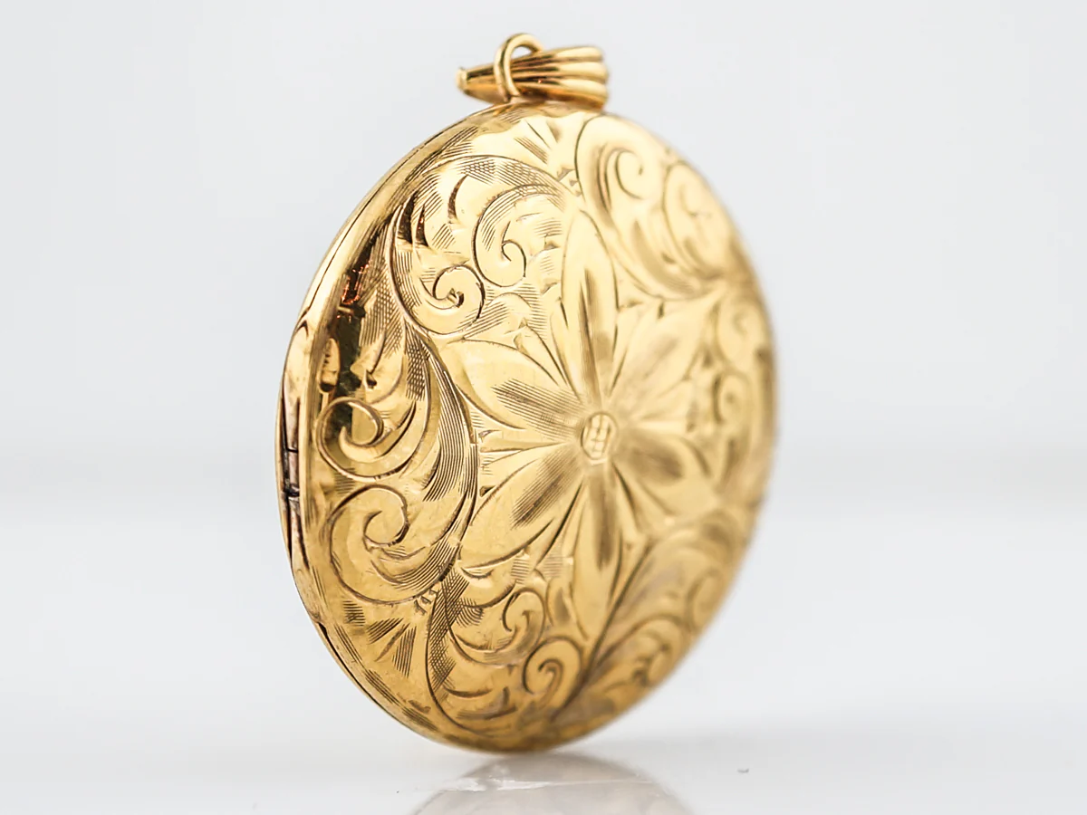 Antique Pendant Charm Engraved Locket Victorian in 14k Yellow Gold - Image 2