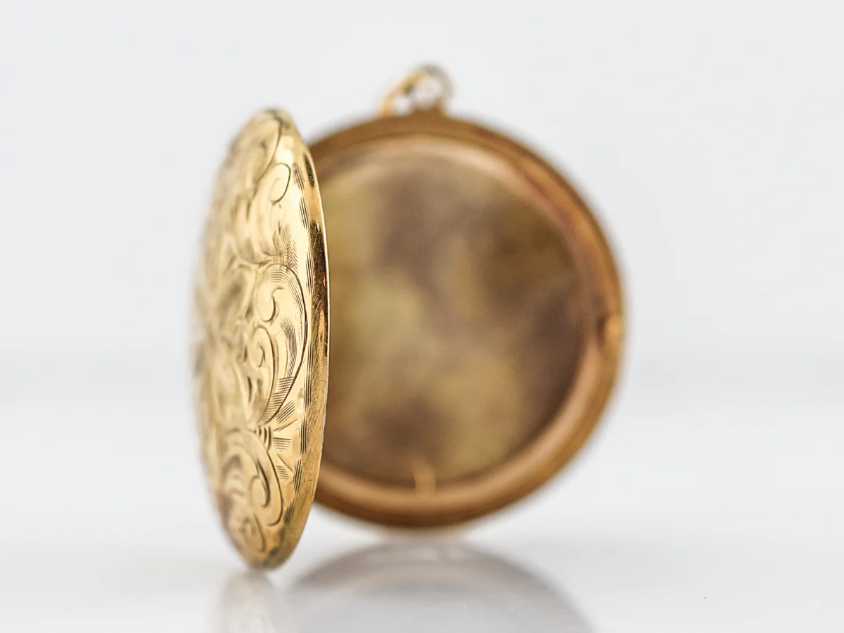 Antique Pendant Charm Engraved Locket Victorian in 14k Yellow Gold - Image 3