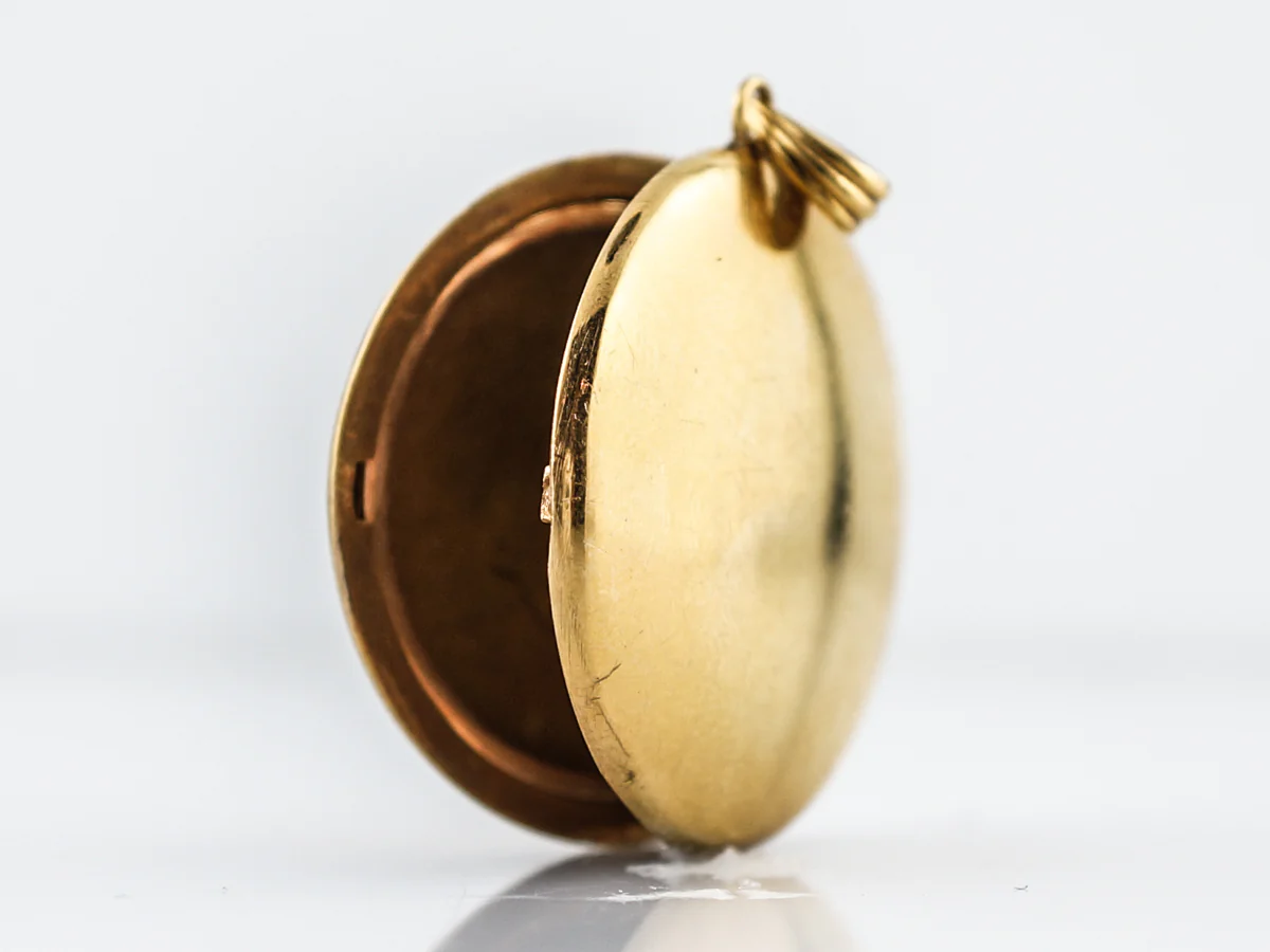 Antique Pendant Charm Engraved Locket Victorian in 14k Yellow Gold - Image 4