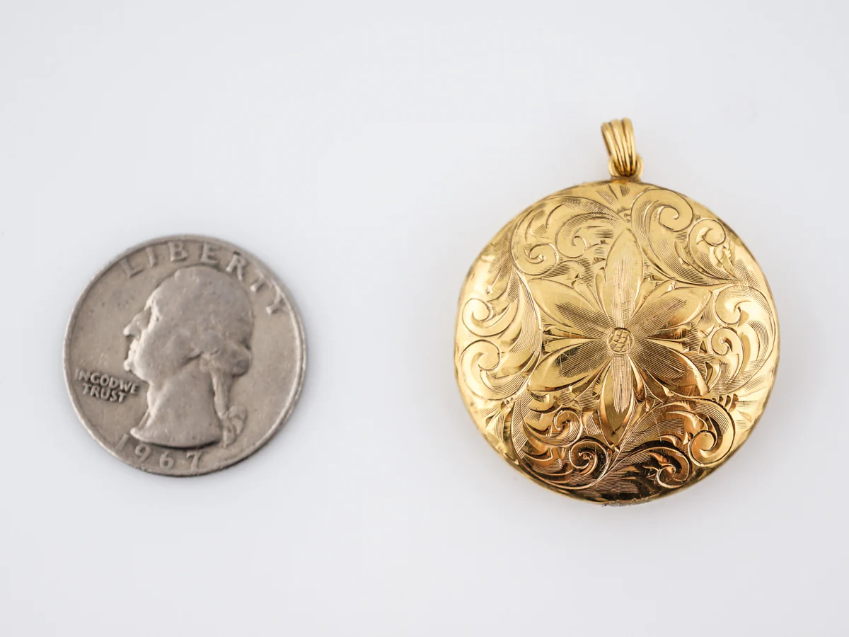 Antique Pendant Charm Engraved Locket Victorian in 14k Yellow Gold - Image 6