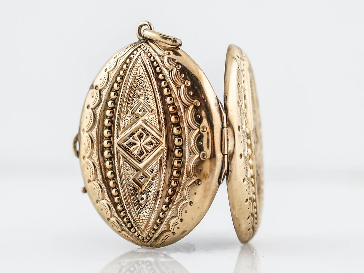 Antique Pendant Charm Locket Victorian in 14k Yellow Gold - Image 4
