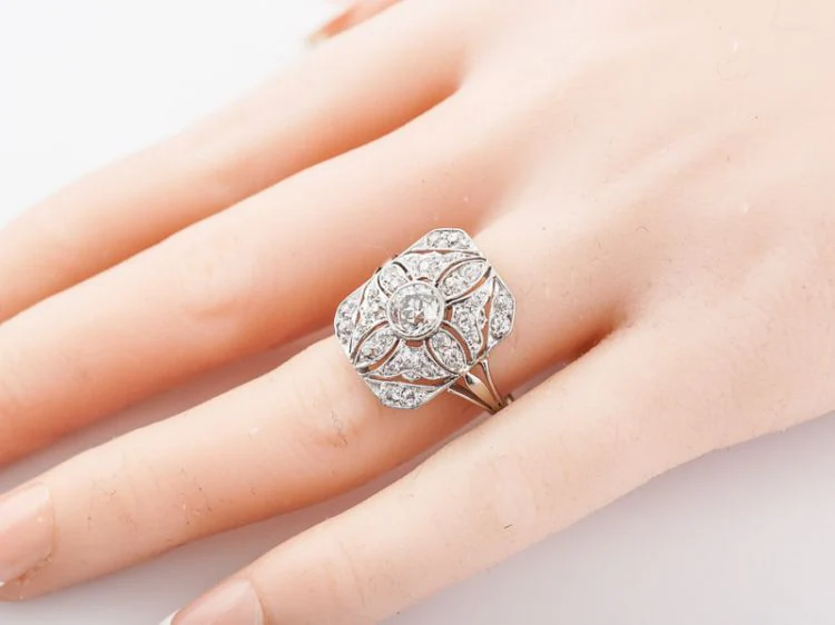 Antique Right Hand Ring Art Deco 1.03 carats of Old European Cut Diamonds in Platinum - Image 5