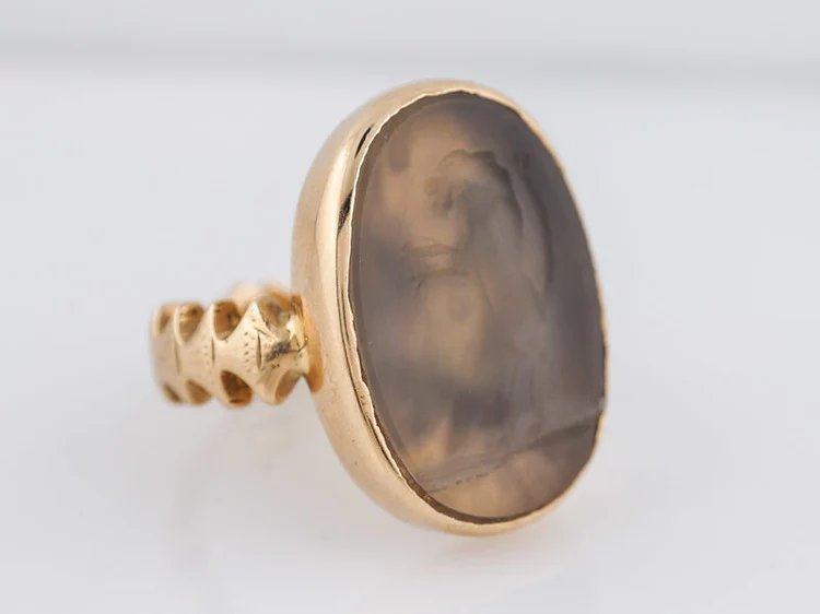 Antique Right Hand Ring Art Deco Intaglio Cut Agate in Vintage 15k Yellow Gold - Image 2