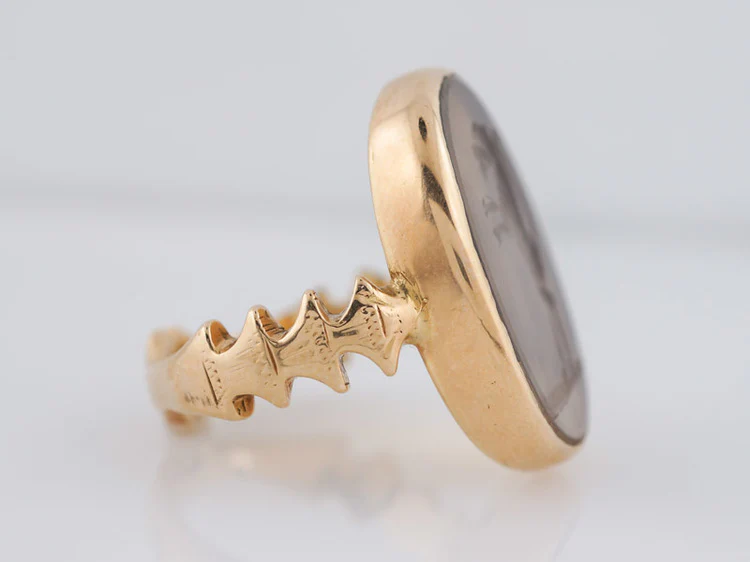 Antique Right Hand Ring Art Deco Intaglio Cut Agate in Vintage 15k Yellow Gold - Image 4