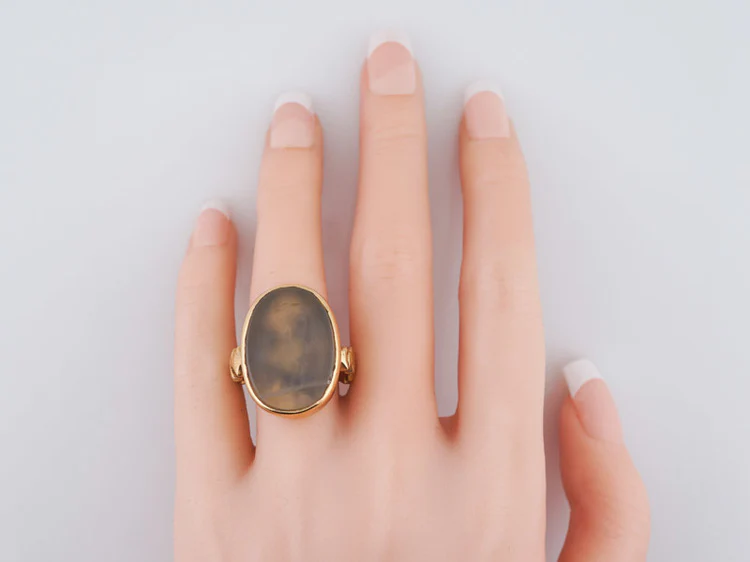 Antique Right Hand Ring Art Deco Intaglio Cut Agate in Vintage 15k Yellow Gold - Image 7